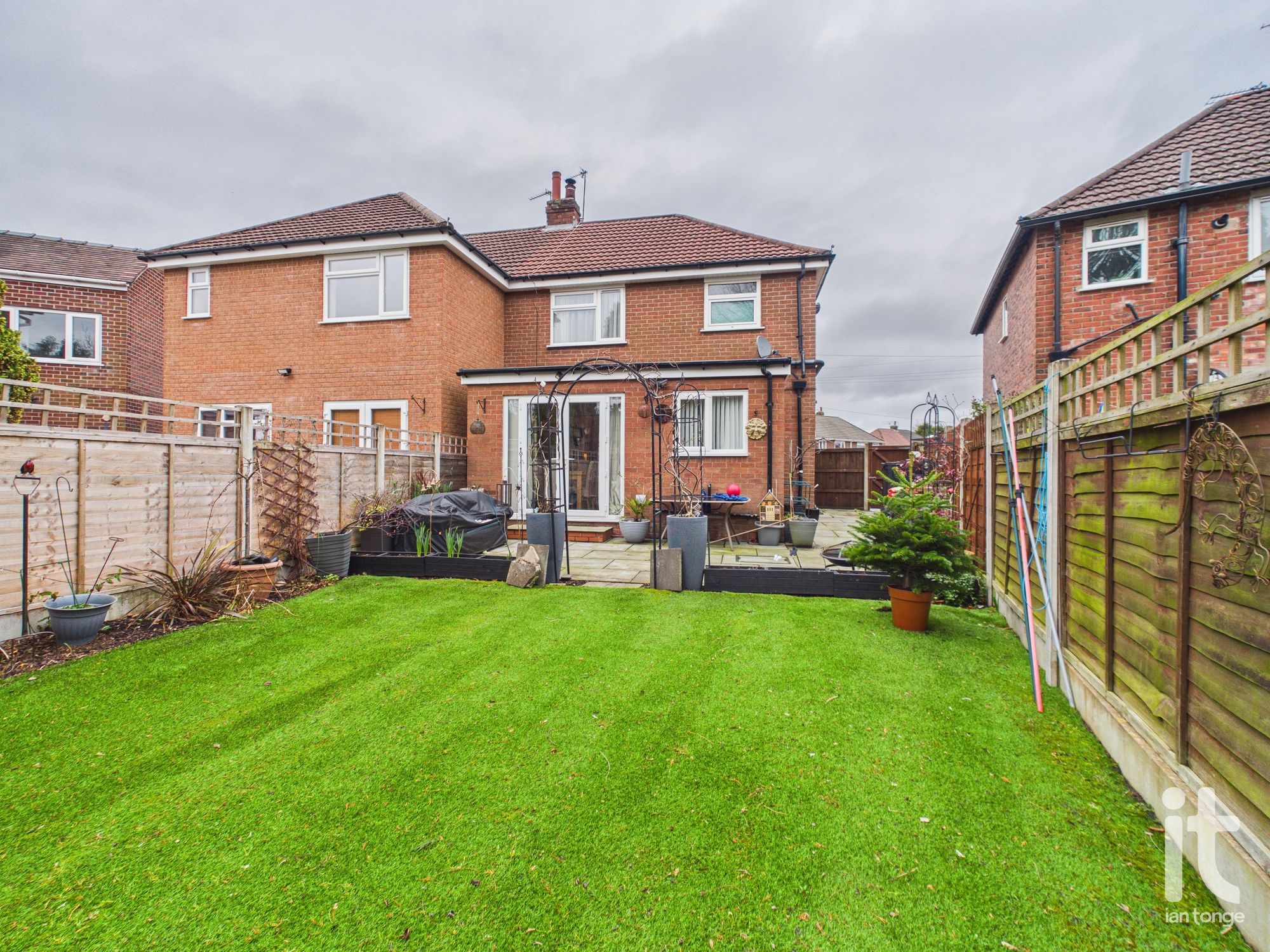 3 bedroom semi-detached house For Sale in Stockport - Property photograph.