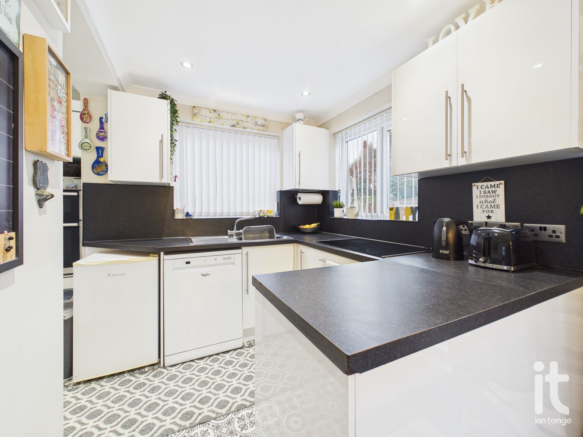 3 bedroom semi-detached house For Sale in Stockport - Photograph 21.