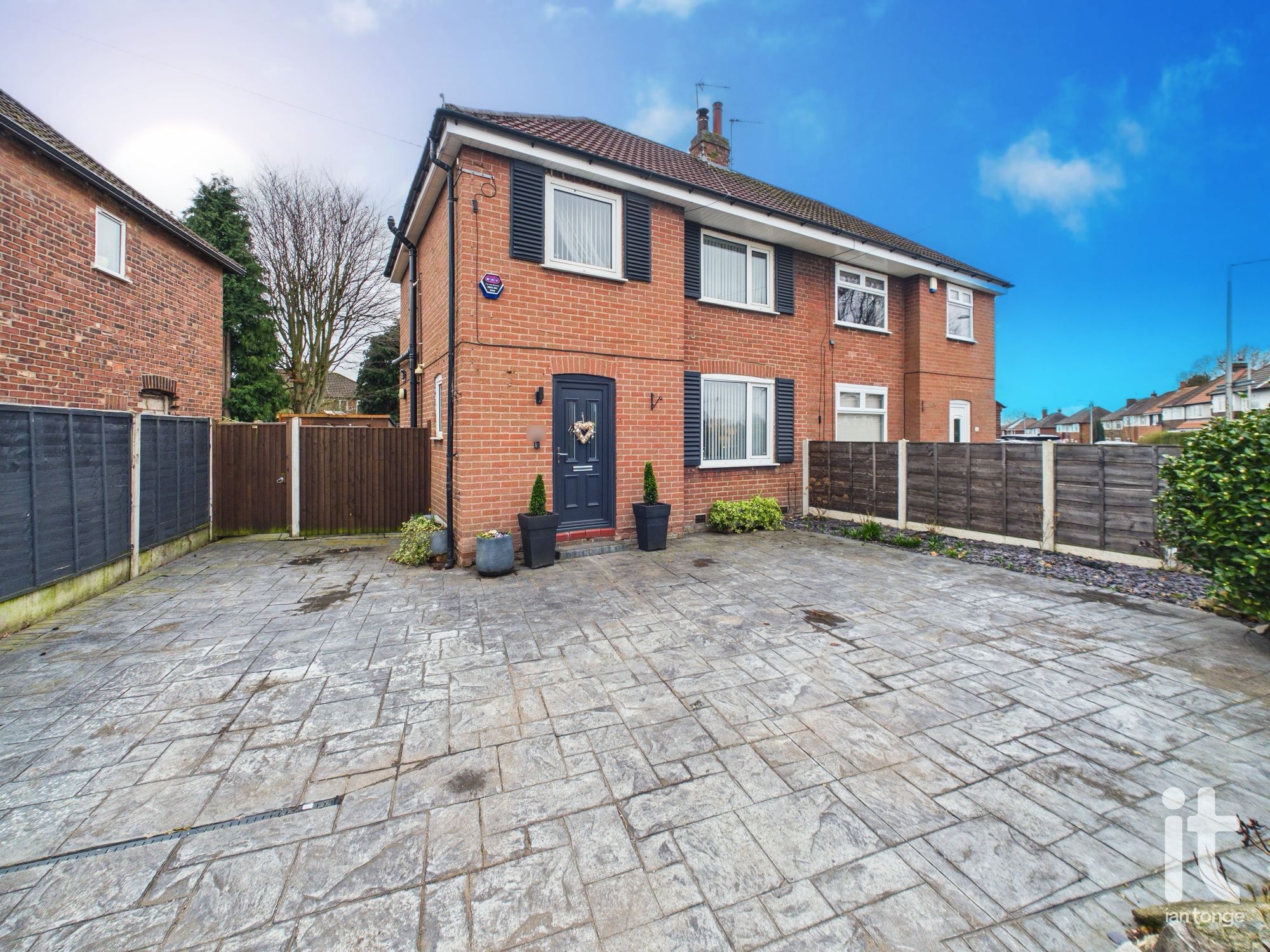 3 bedroom semi-detached house For Sale in Stockport - Property photograph.