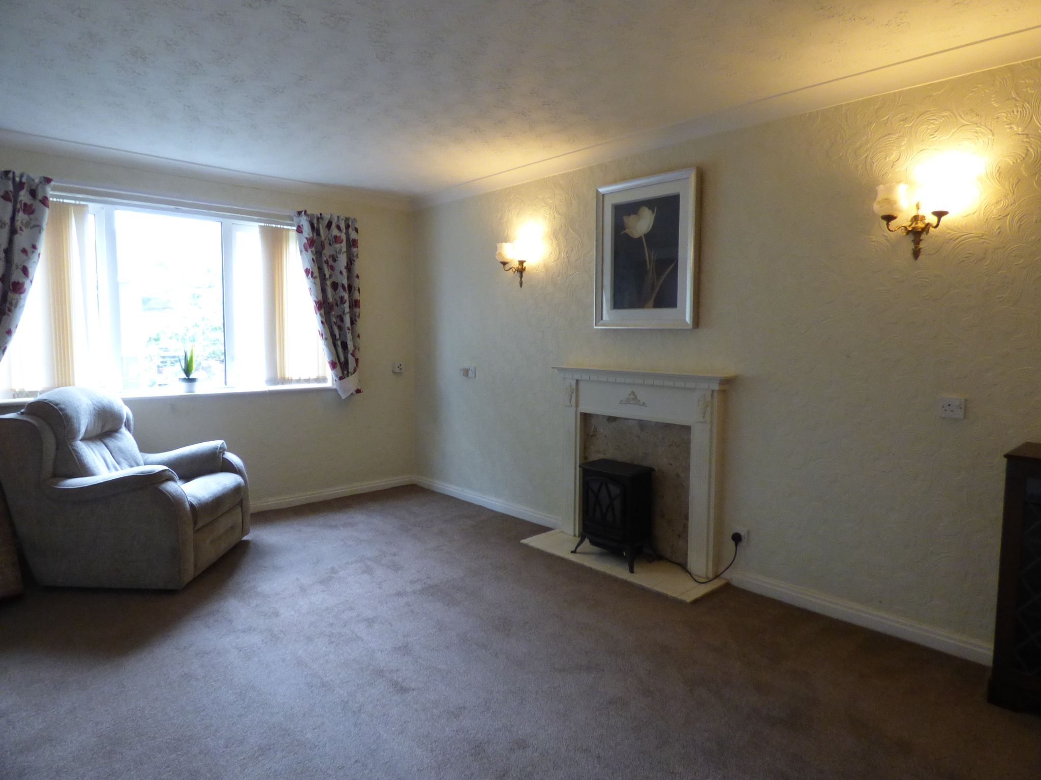 2 bedroom apartment flat/apartment Let in Romiley - Photograph 12.
