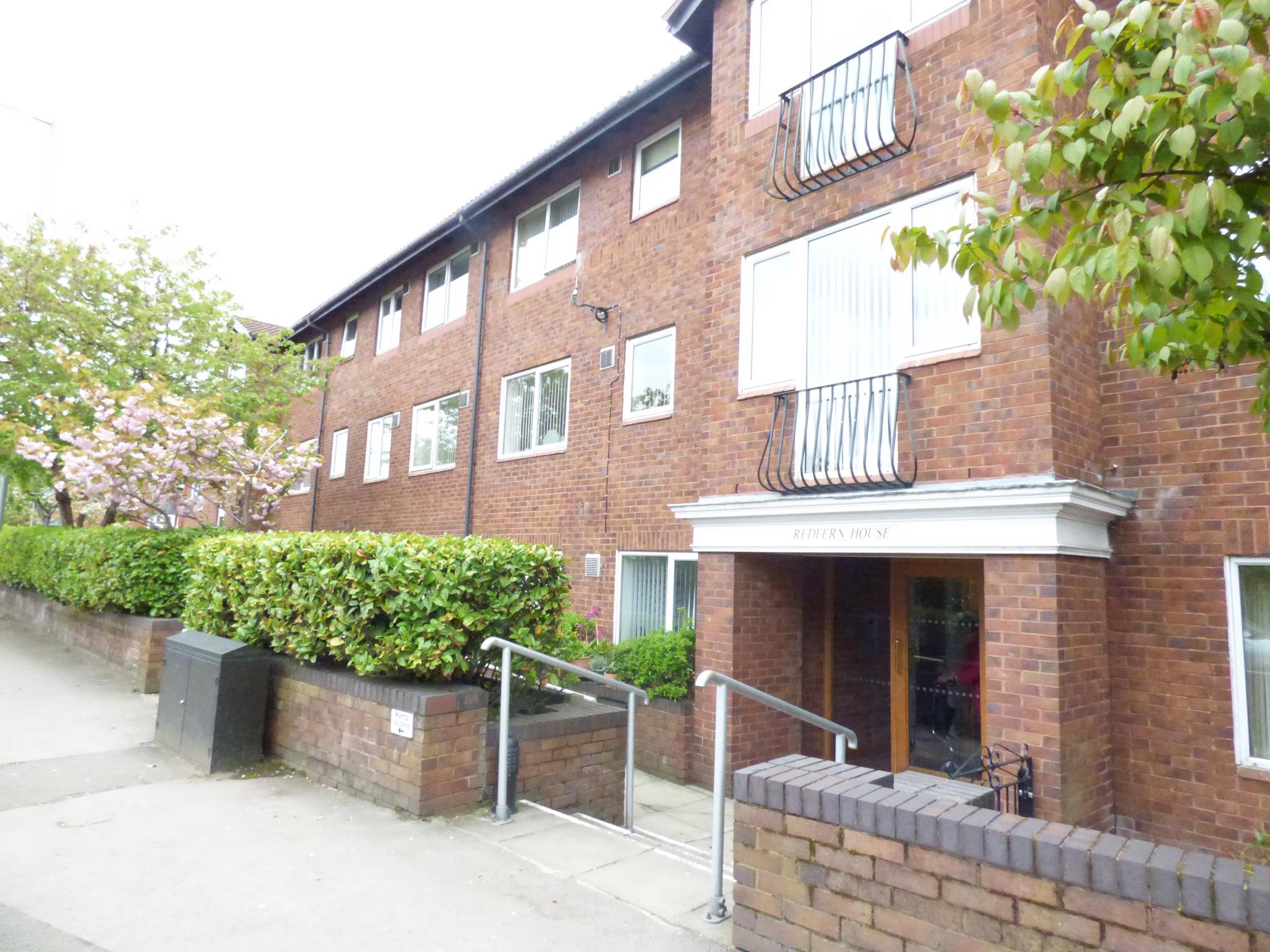 2 bedroom apartment flat/apartment Let in Romiley - Photograph 1.