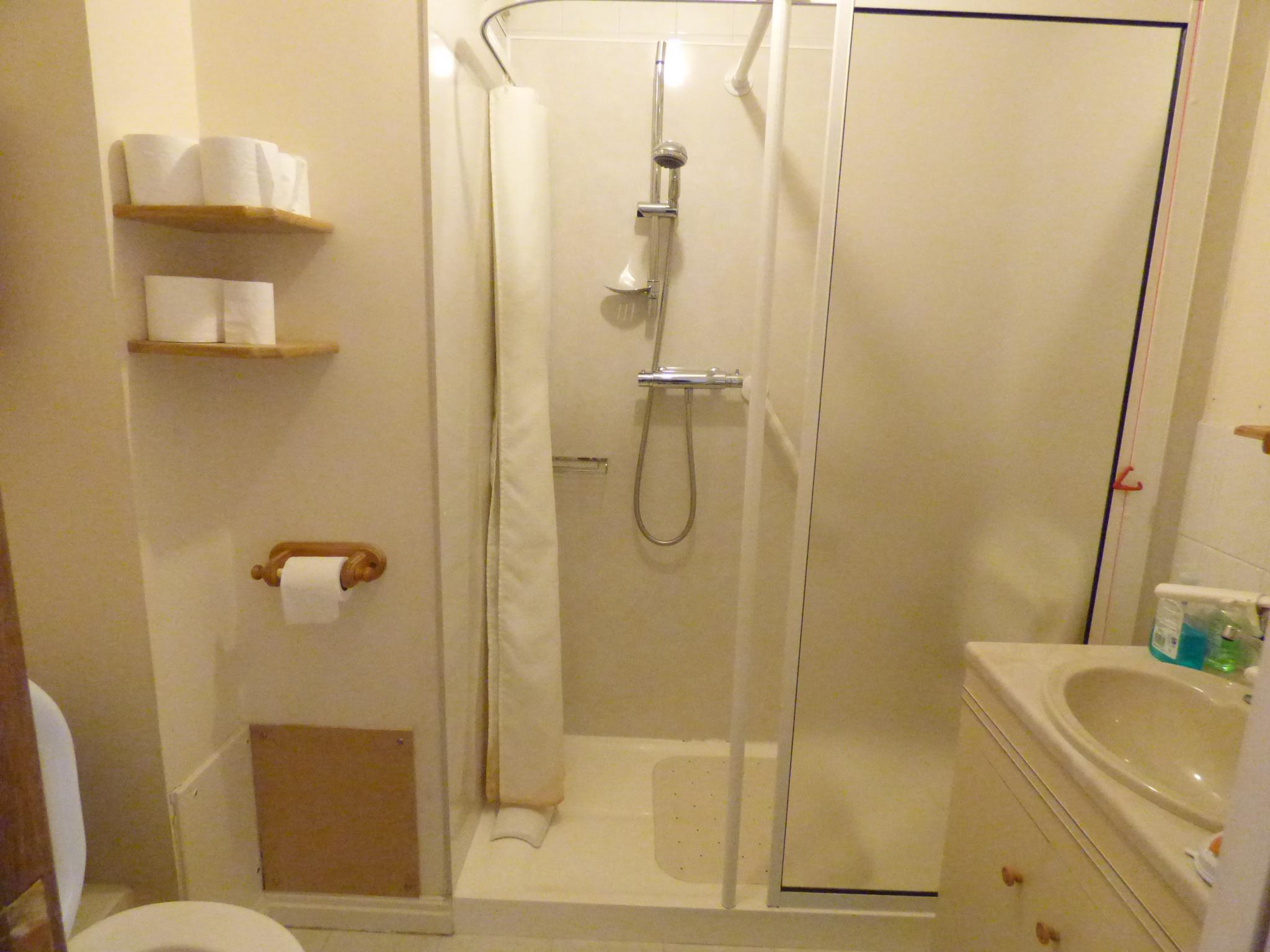 2 bedroom apartment flat/apartment Let in Romiley - Photograph 7.