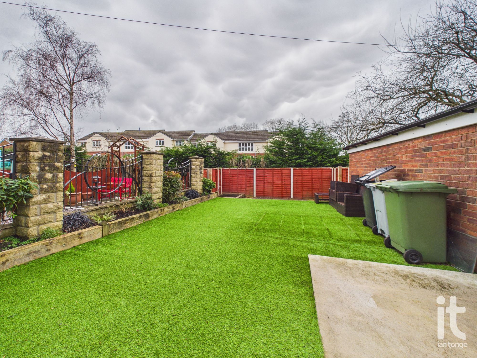 2 bedroom end terraced house For Sale in Stockport - Photograph 18.