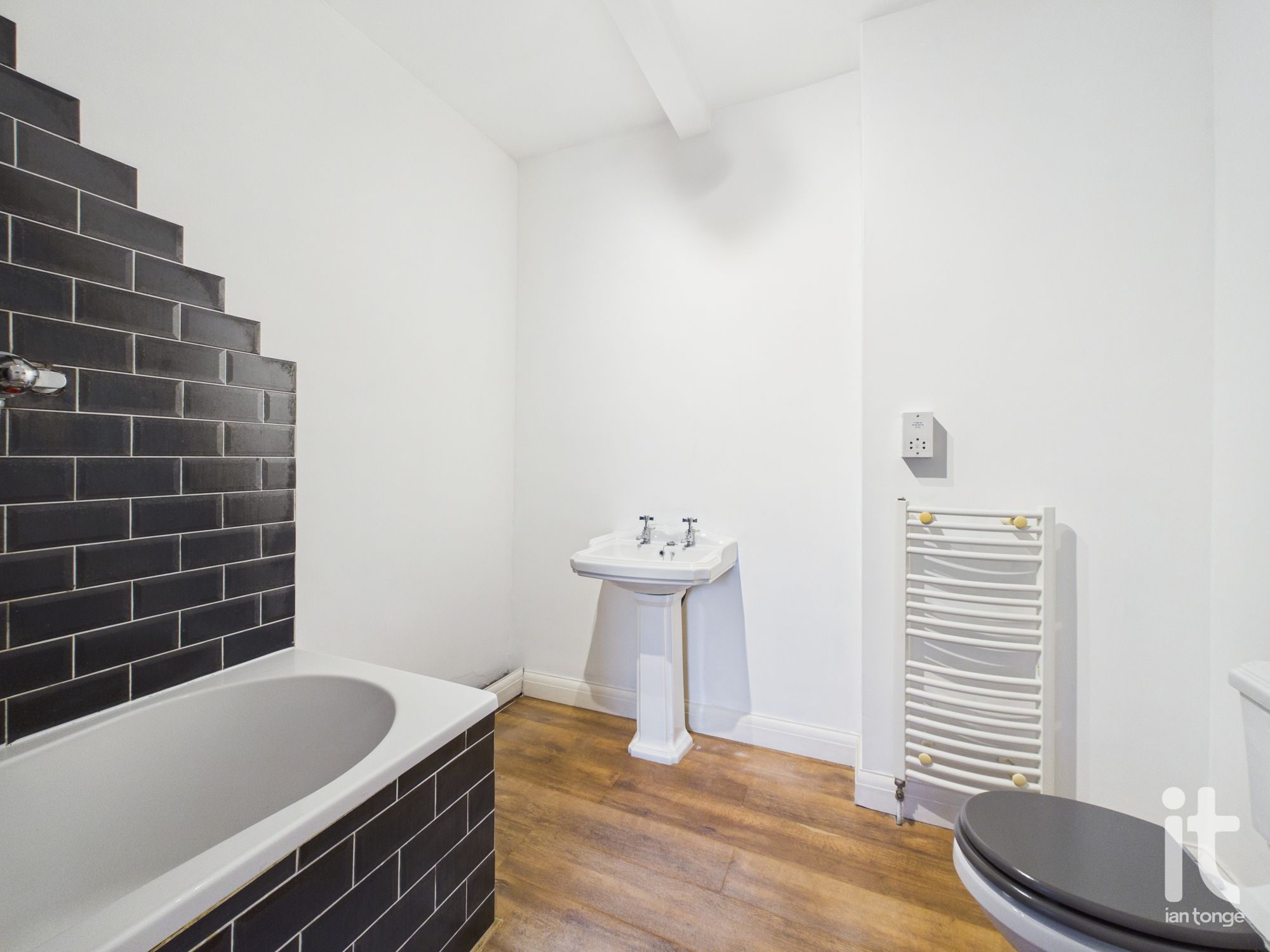 2 bedroom end terraced house For Sale in Stockport - Photograph 10.