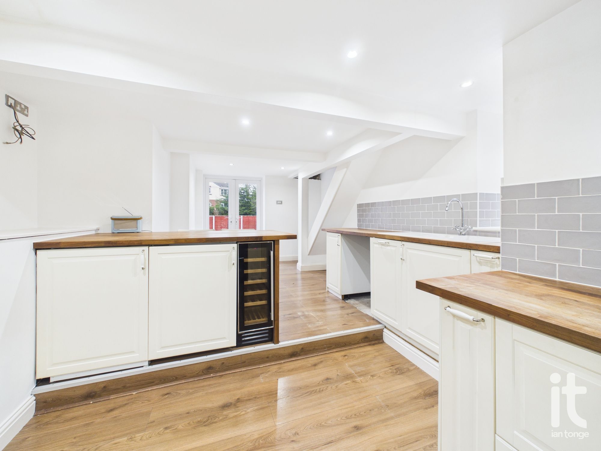 2 bedroom end terraced house For Sale in Stockport - Photograph 9.