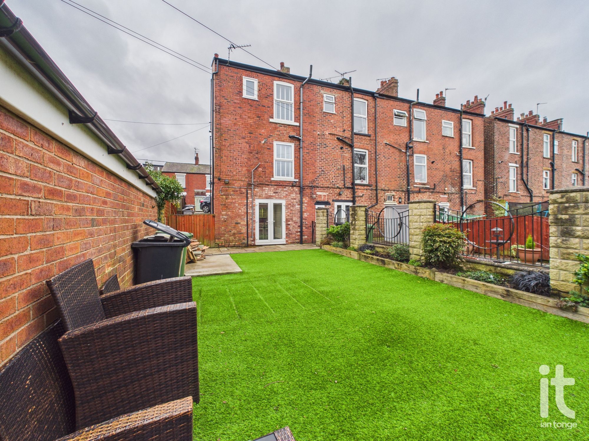 2 bedroom end terraced house For Sale in Stockport - Photograph 15.