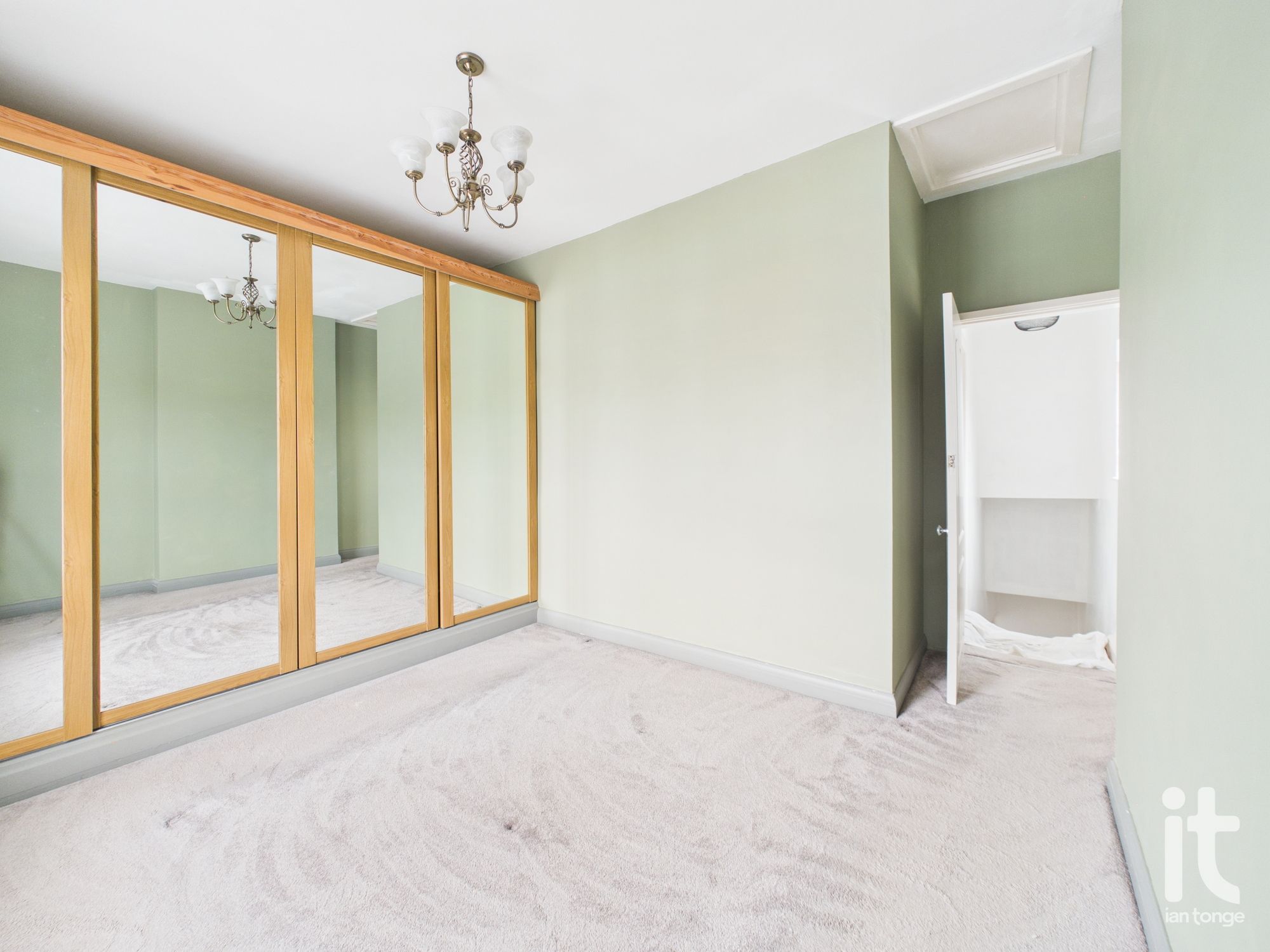 2 bedroom end terraced house For Sale in Stockport - Photograph 16.