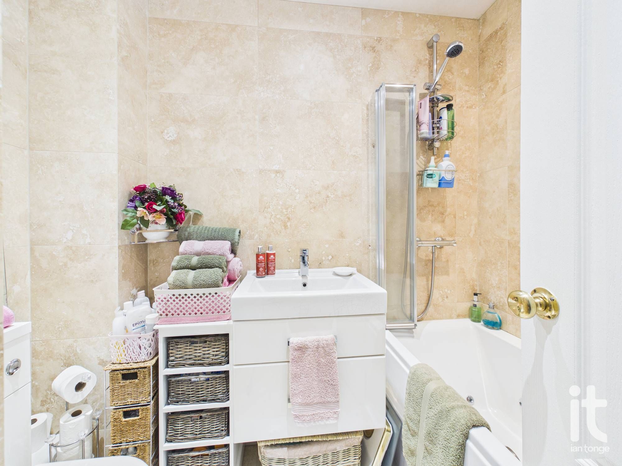 1 bedroom terraced bungalow For Sale in Stockport - Photograph 9.