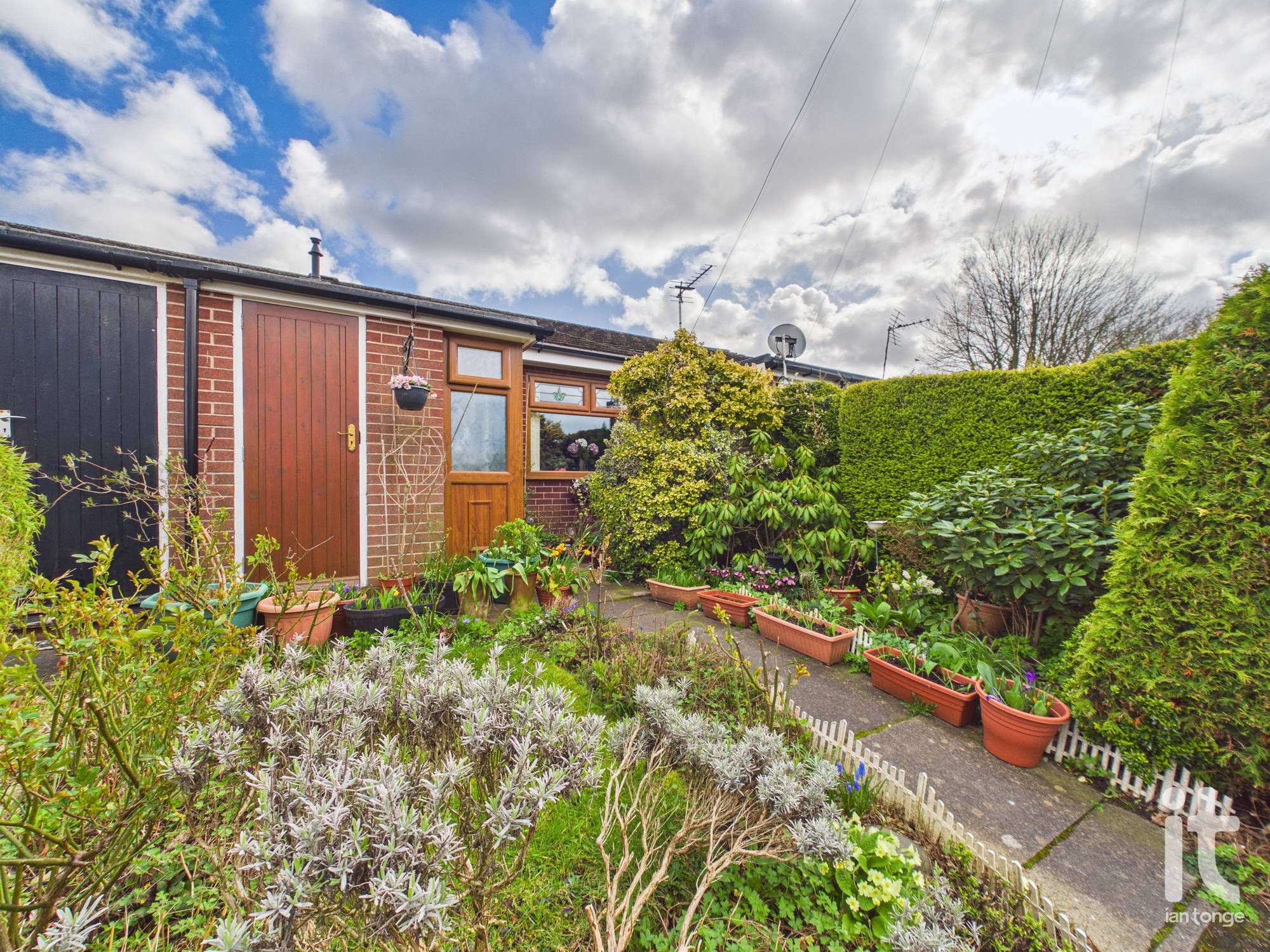 1 bedroom terraced bungalow For Sale in Stockport - Photograph 1.