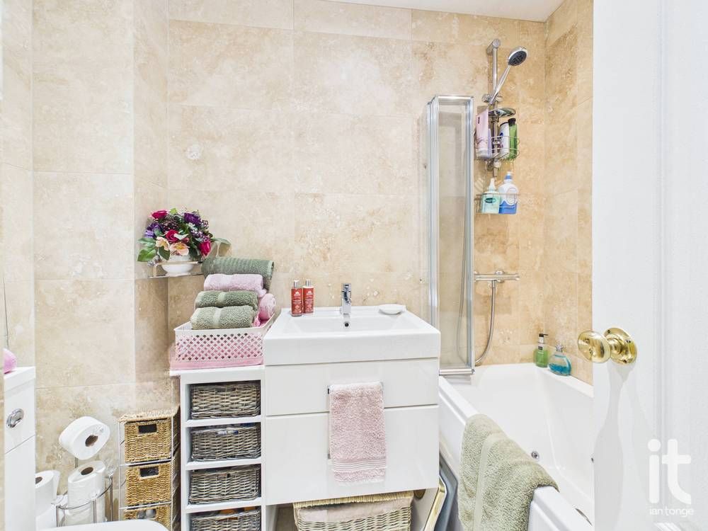 1 bedroom terraced bungalow For Sale in Stockport - Photograph 7.