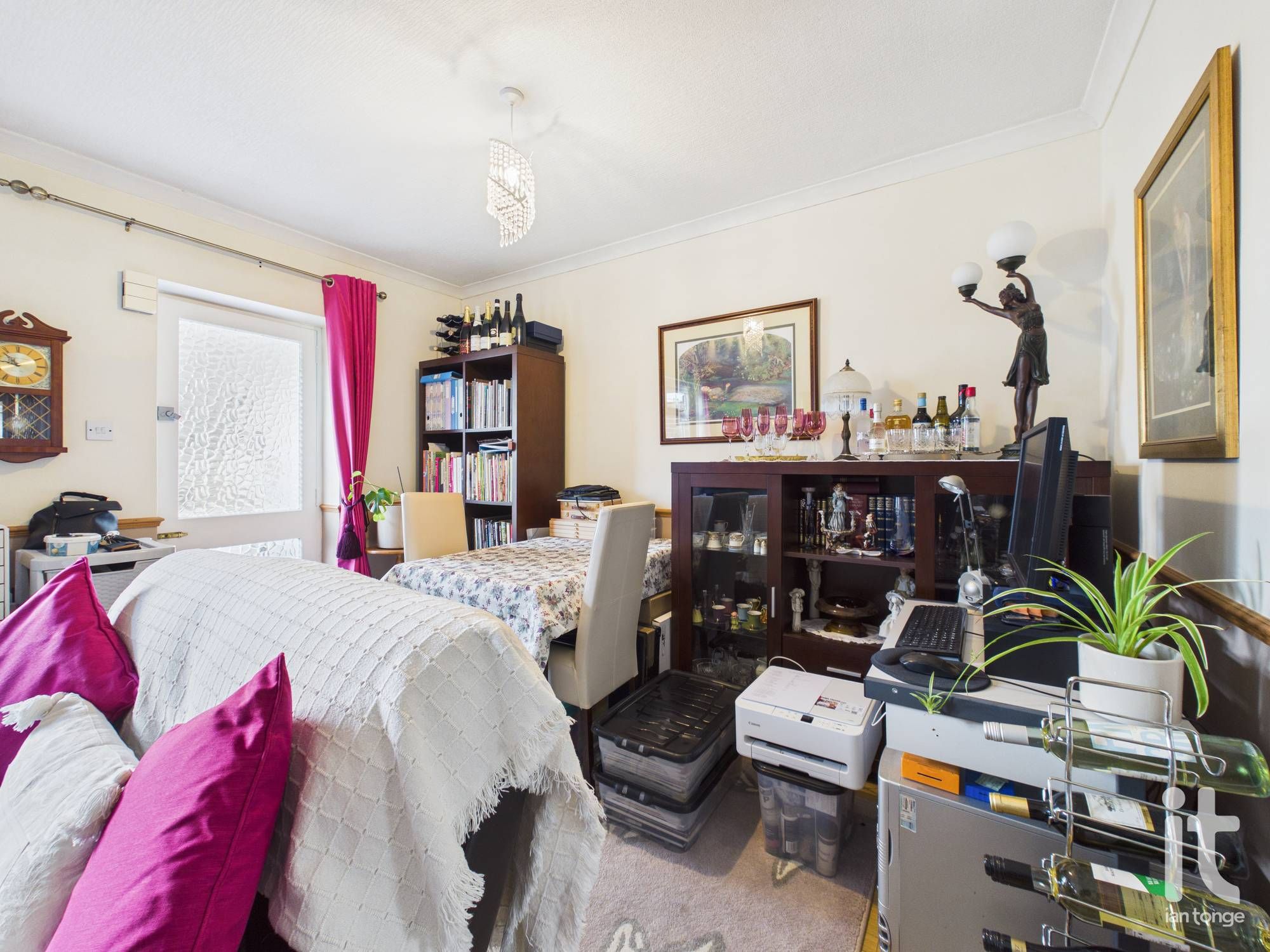 1 bedroom terraced bungalow For Sale in Stockport - Photograph 6.