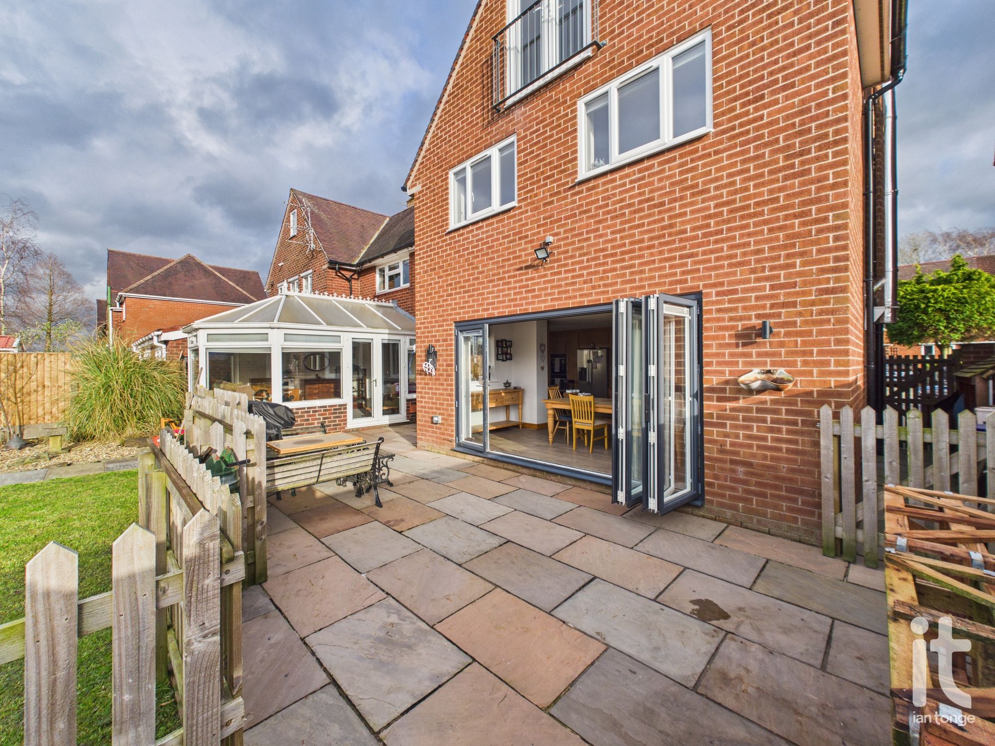 6 bedroom semi-detached house For Sale in Stockport - Photograph 35.