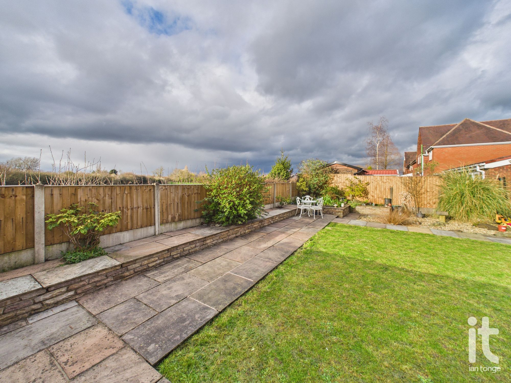 6 bedroom semi-detached house For Sale in Stockport - Photograph 38.