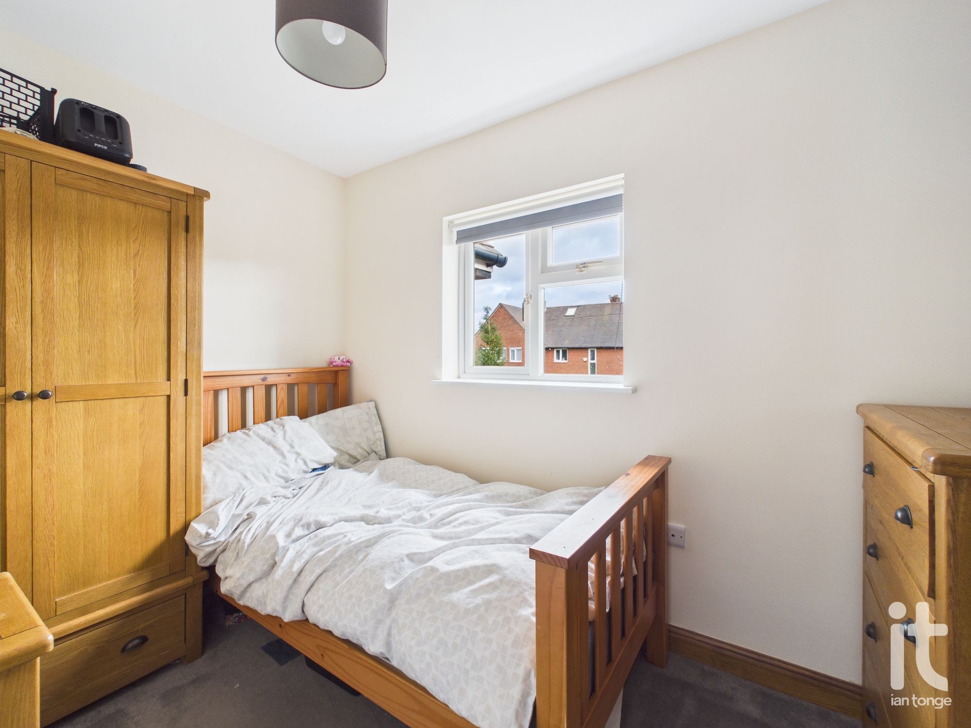 6 bedroom semi-detached house For Sale in Stockport - Photograph 22.