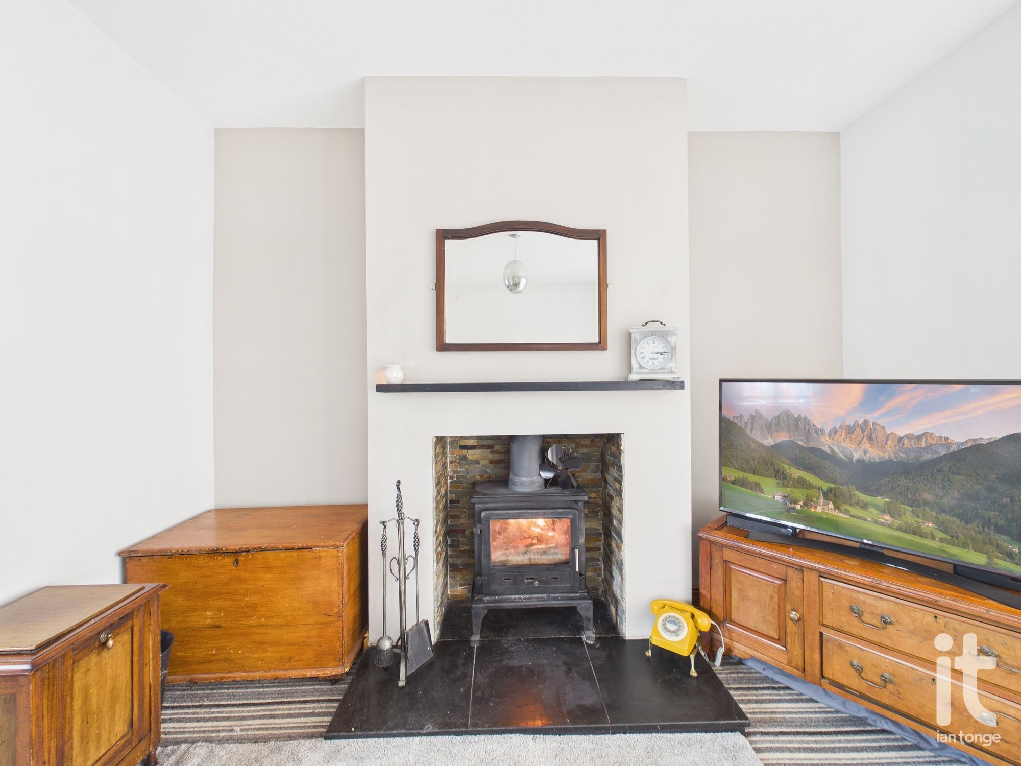 6 bedroom semi-detached house For Sale in Stockport - Photograph 9.