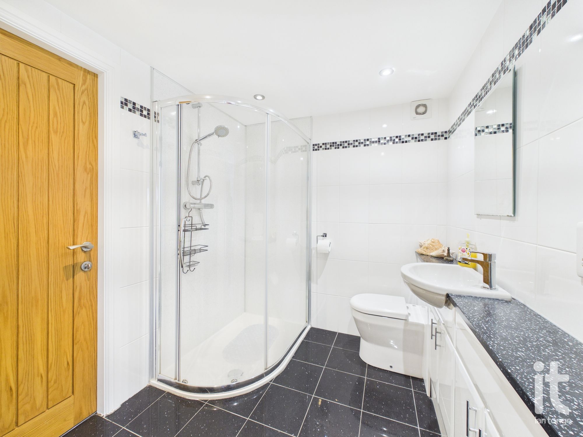 6 bedroom semi-detached house For Sale in Stockport - Photograph 27.