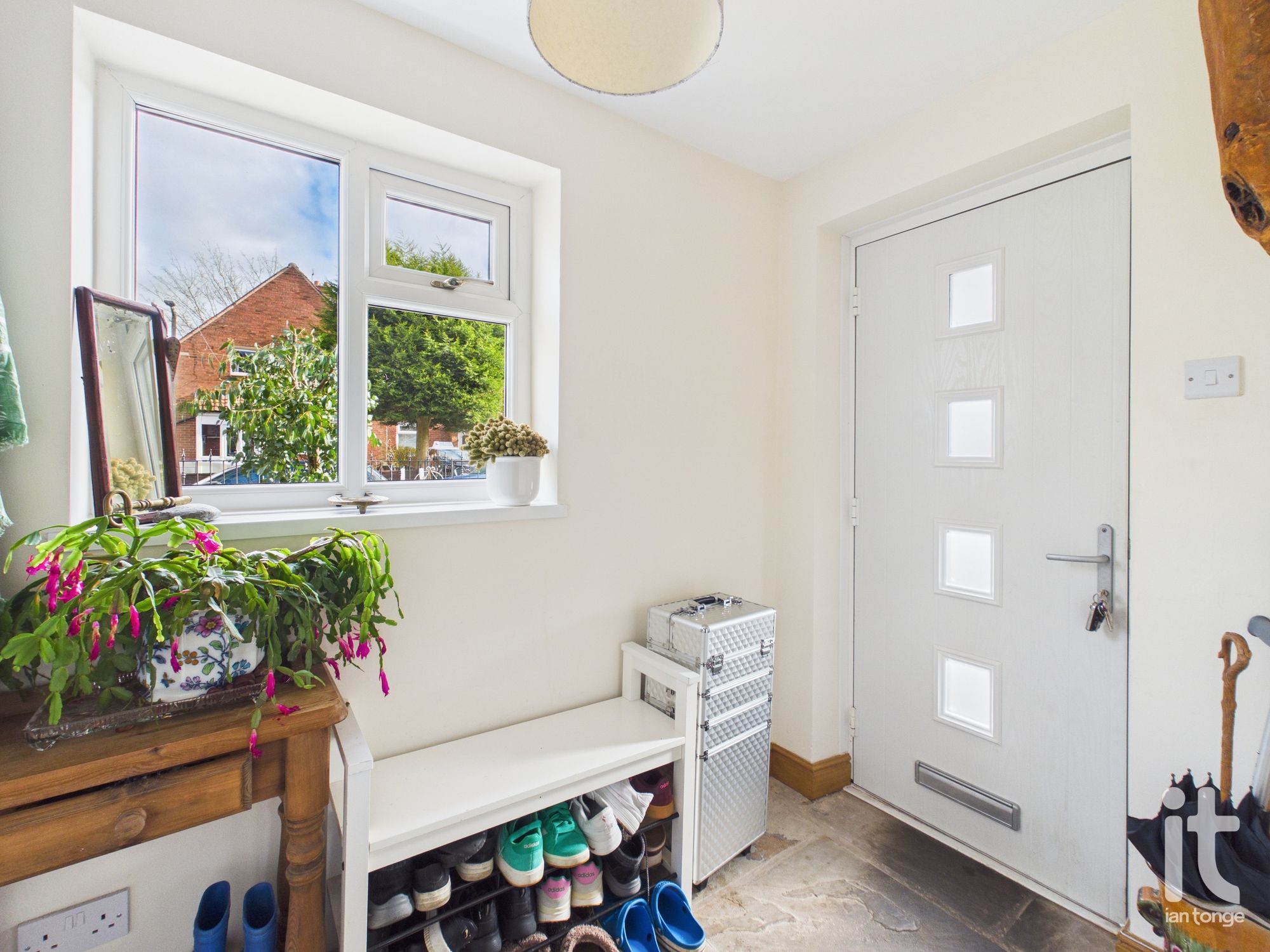 6 bedroom semi-detached house For Sale in Stockport - Photograph 6.