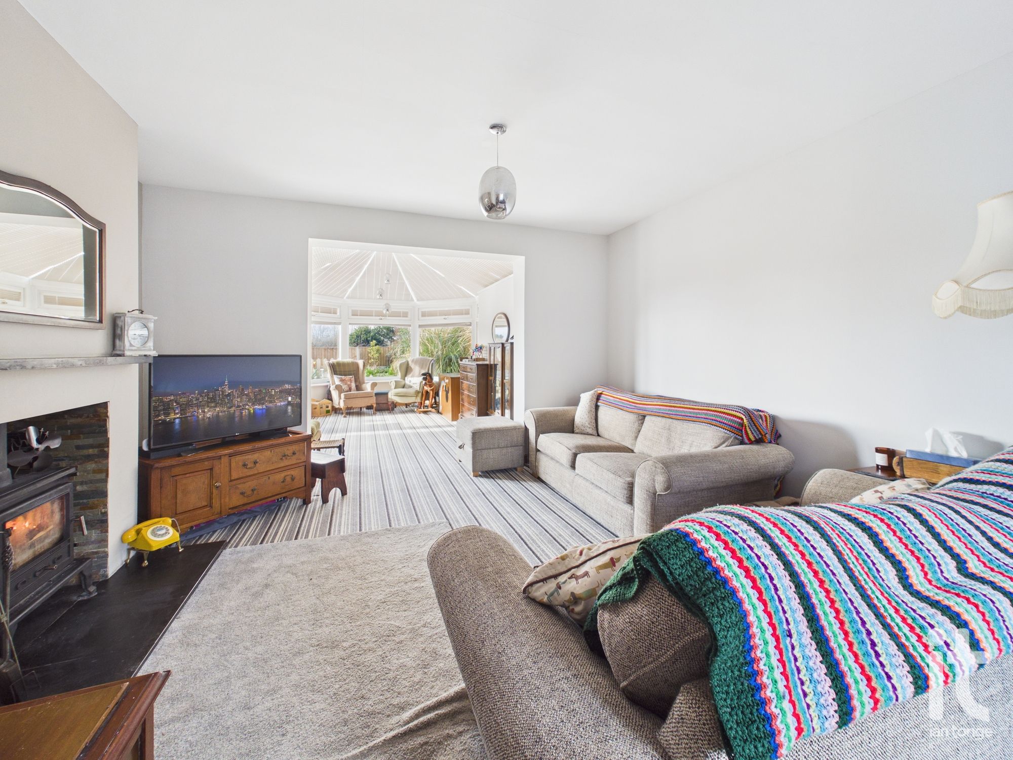 6 bedroom semi-detached house For Sale in Stockport - Photograph 8.