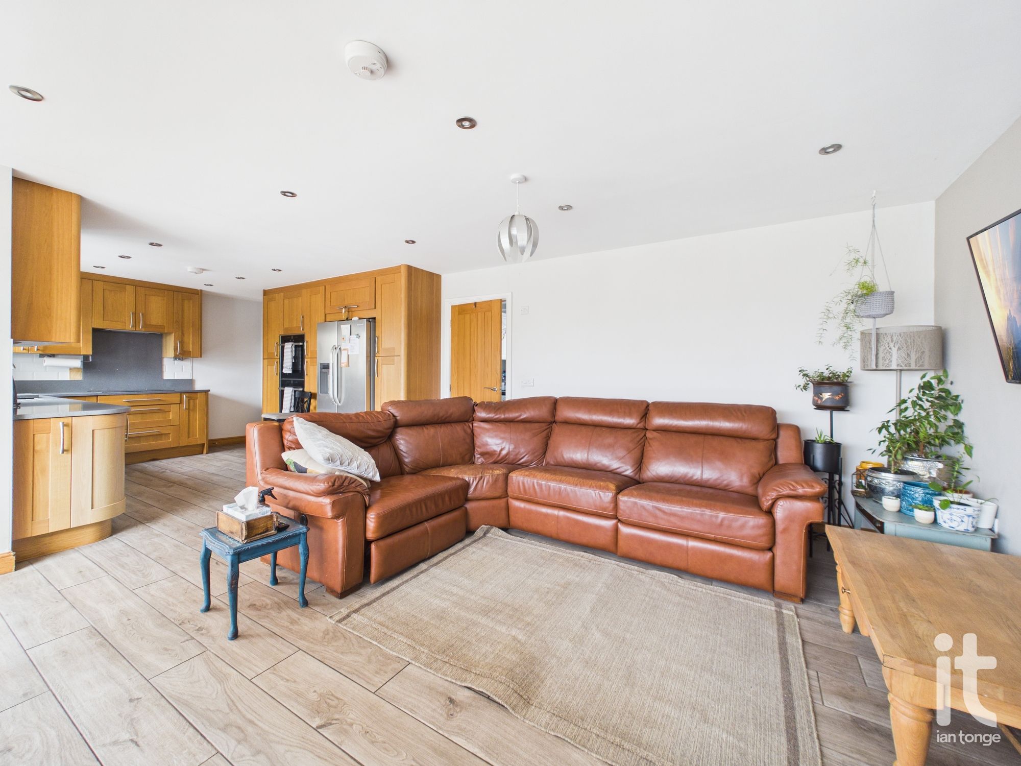 6 bedroom semi-detached house For Sale in Stockport - Photograph 17.