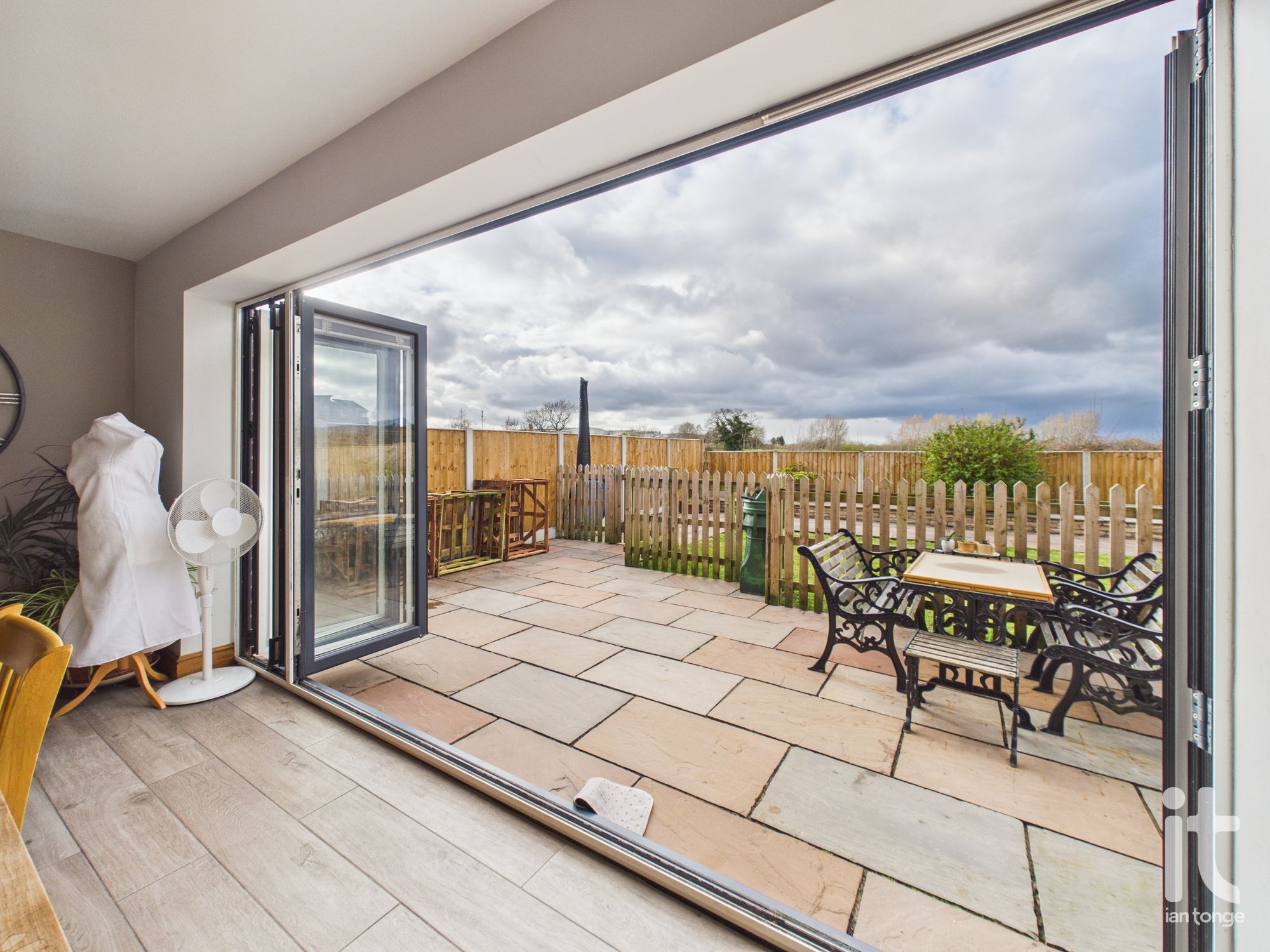 6 bedroom semi-detached house For Sale in Stockport - Photograph 16.