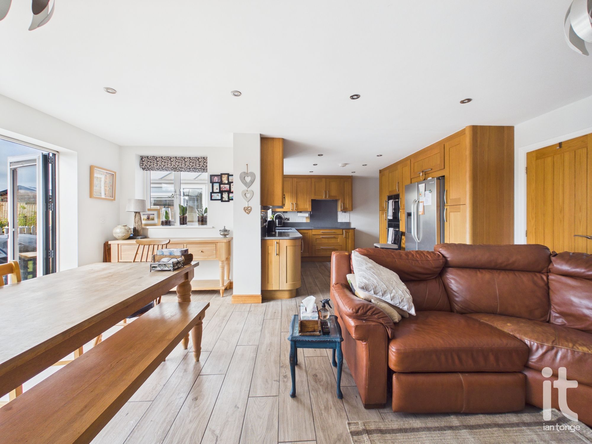 6 bedroom semi-detached house For Sale in Stockport - Photograph 11.