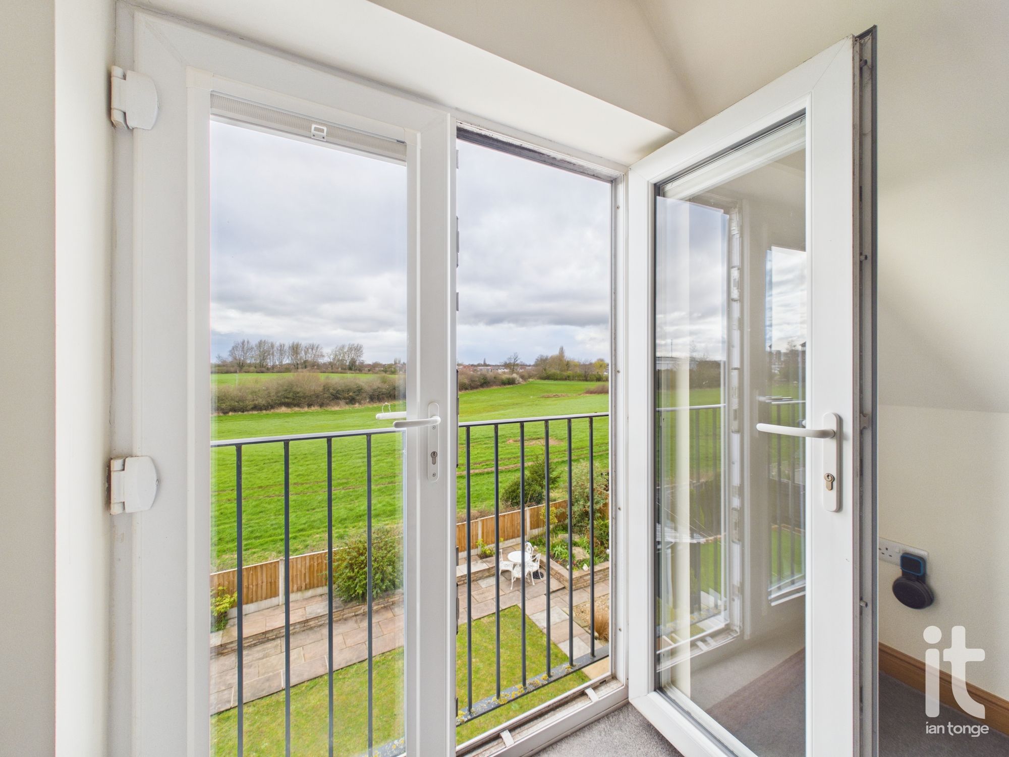6 bedroom semi-detached house For Sale in Stockport - Photograph 31.