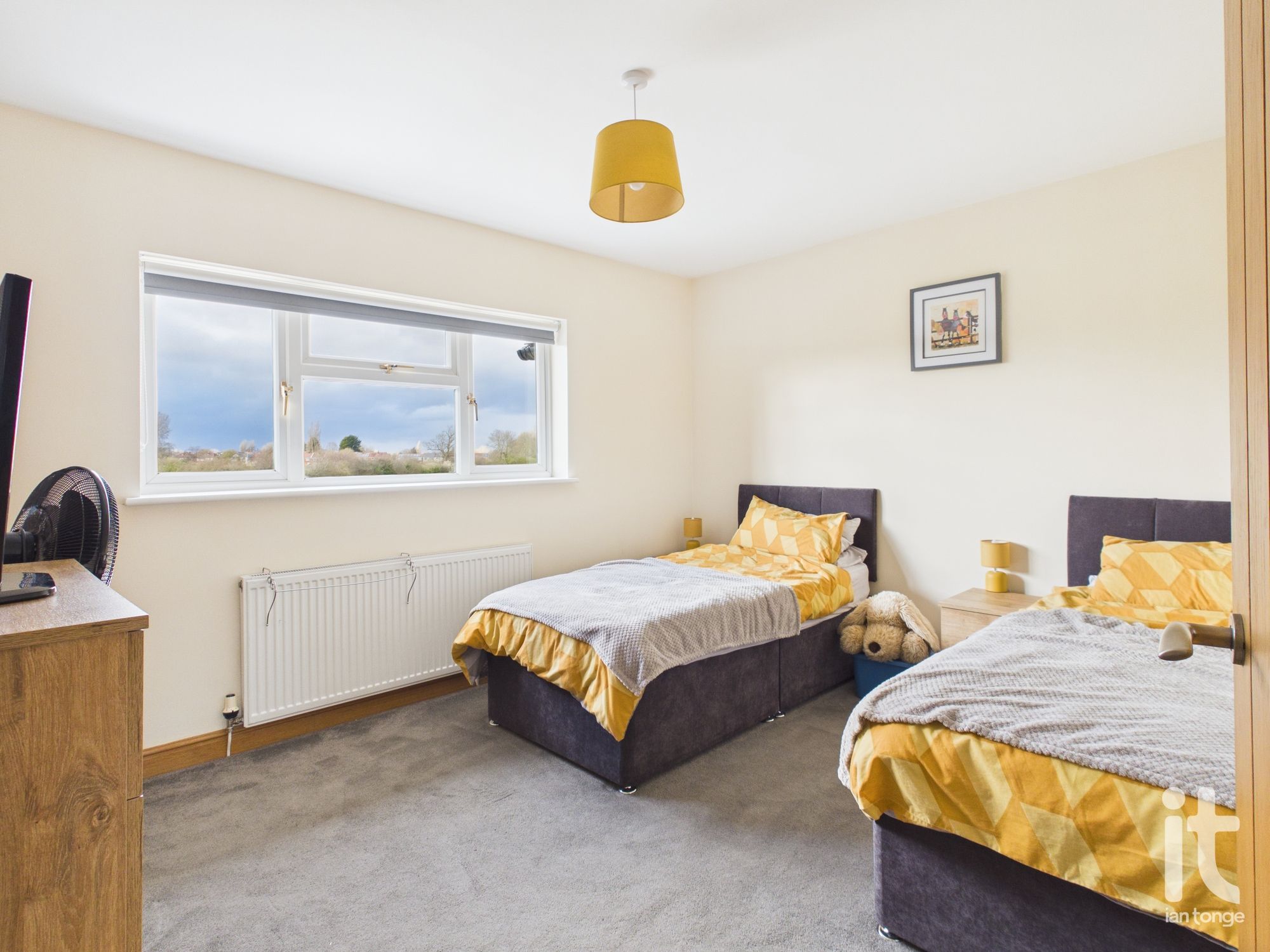6 bedroom semi-detached house For Sale in Stockport - Photograph 23.