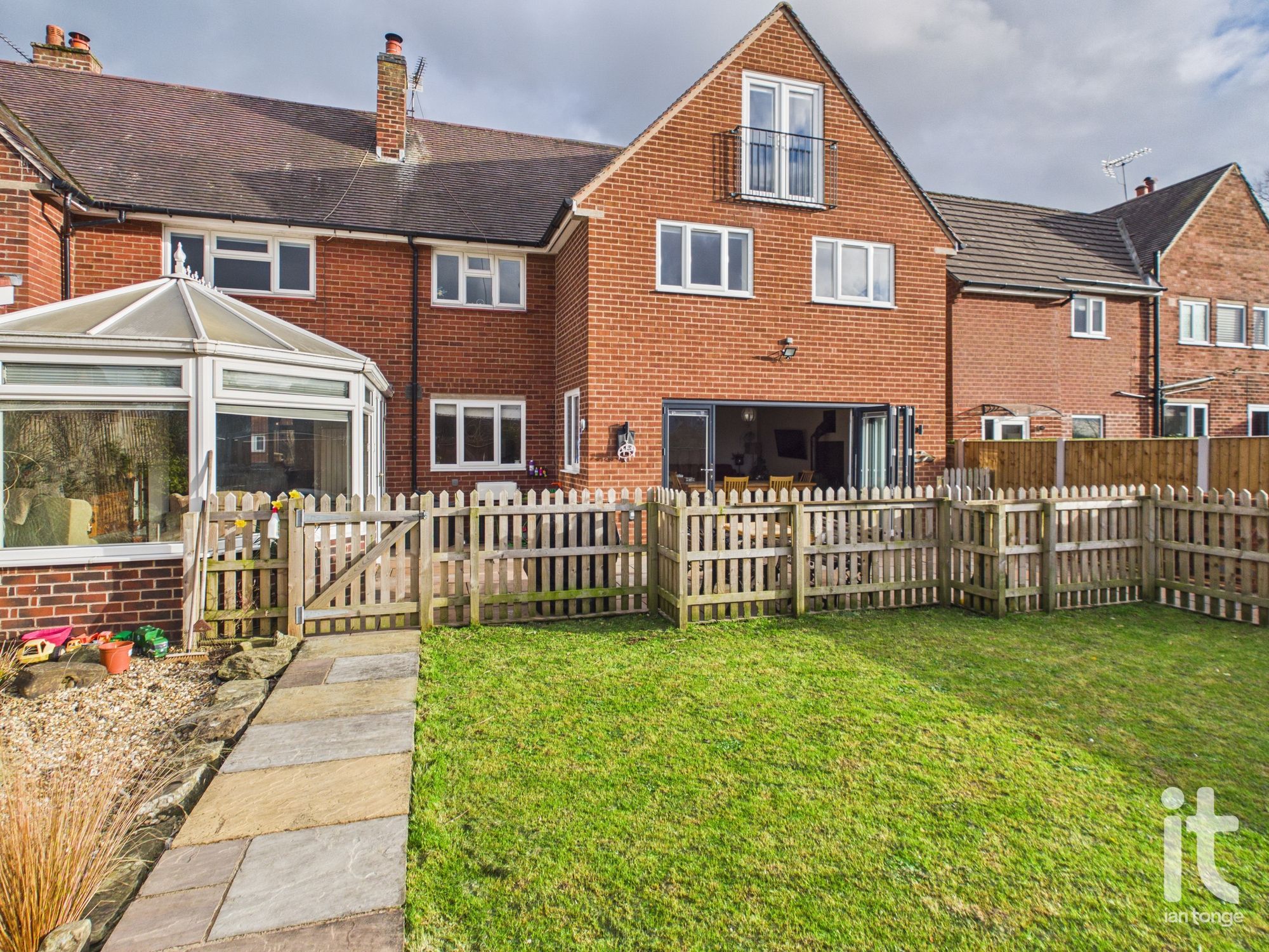 6 bedroom semi-detached house For Sale in Stockport - Photograph 42.