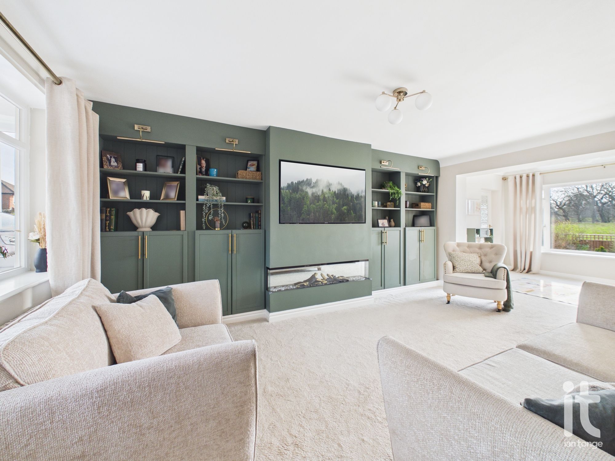 3 bedroom link detached house For Sale in Stockport - Property photograph.