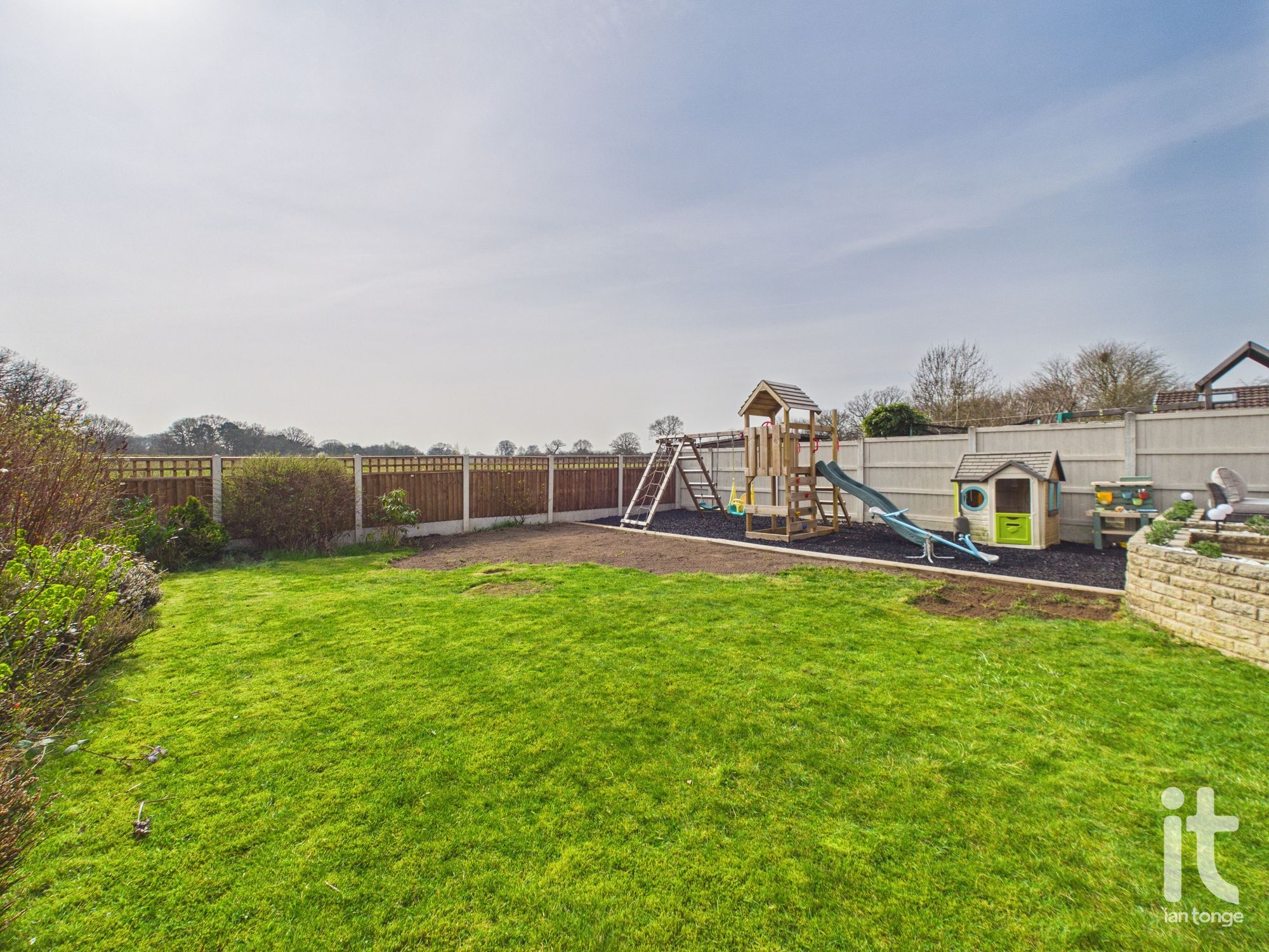 3 bedroom link detached house For Sale in Stockport - Photograph 30.