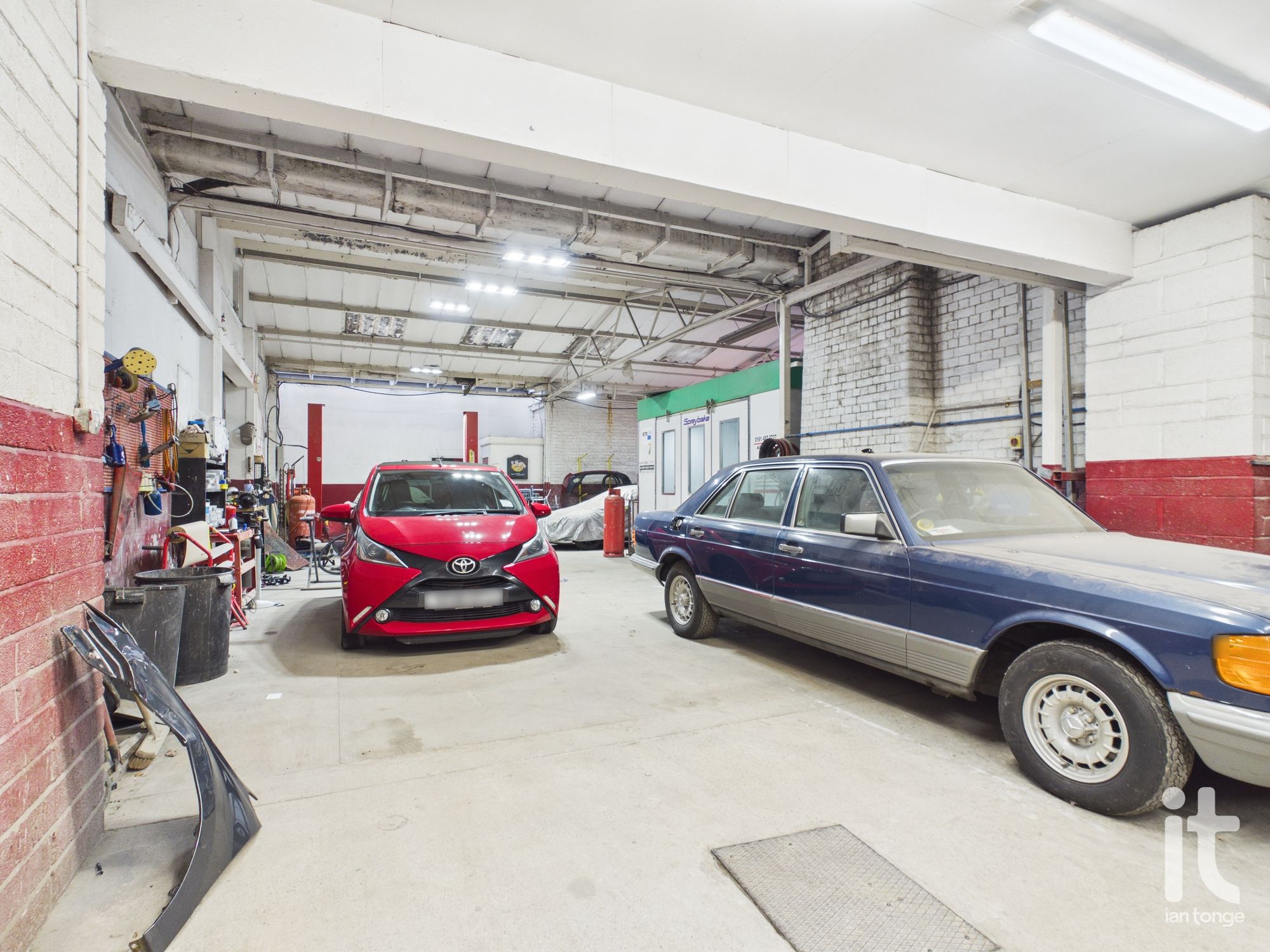 Commercial Property To Let in Stockport - Photograph 4.