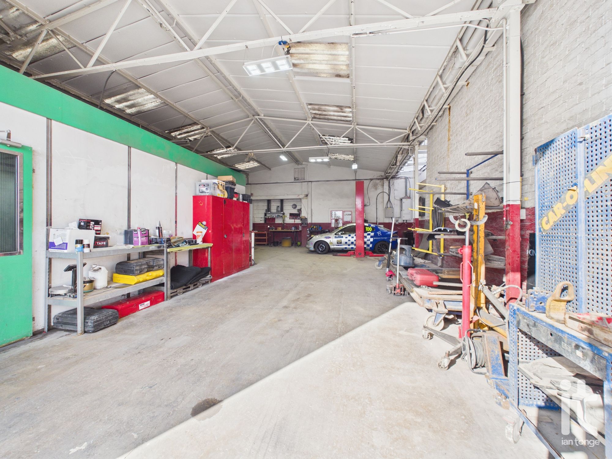 Commercial Property To Let in Stockport - Photograph 10.