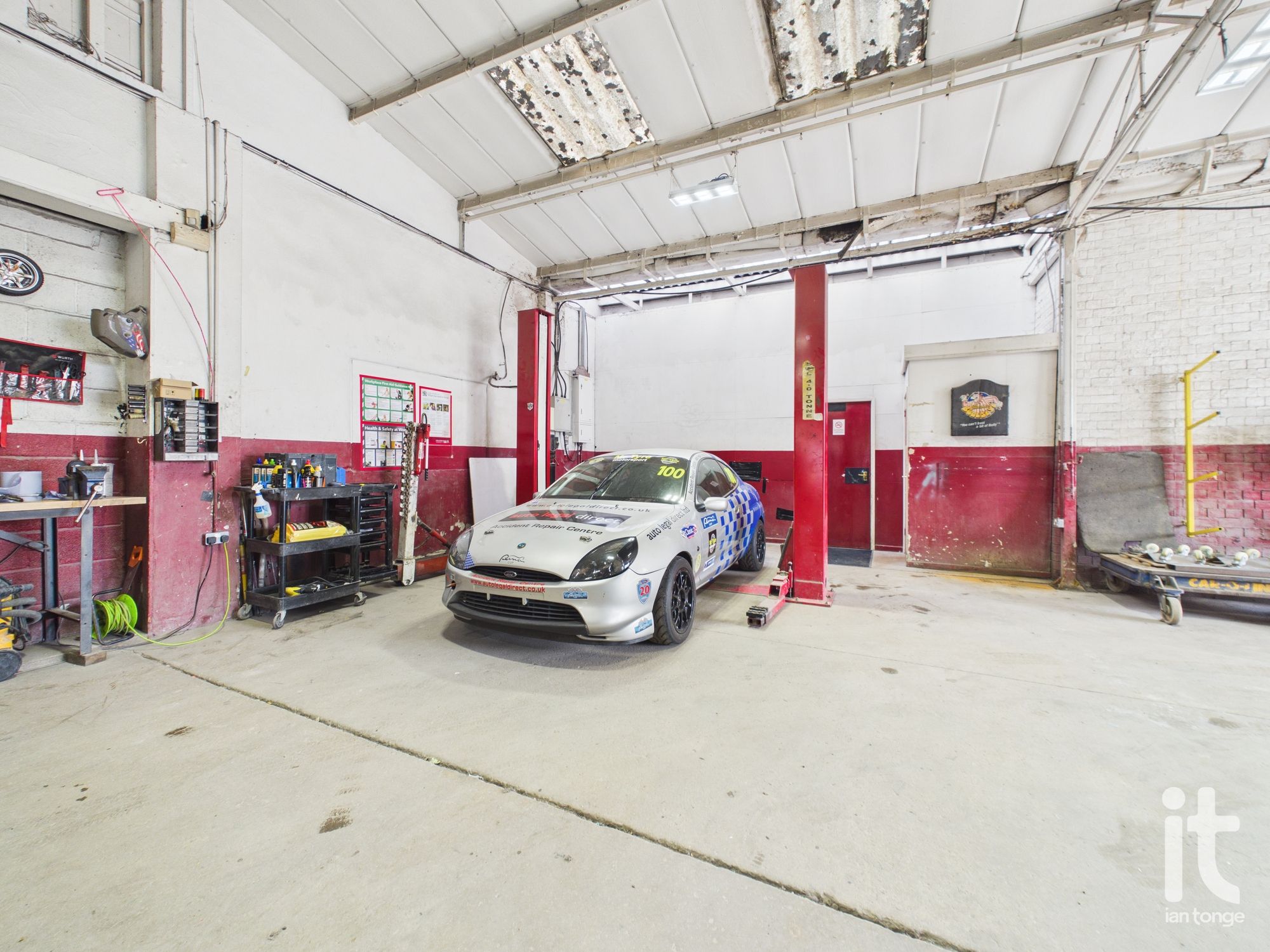 Commercial Property To Let in Stockport - Photograph 4.