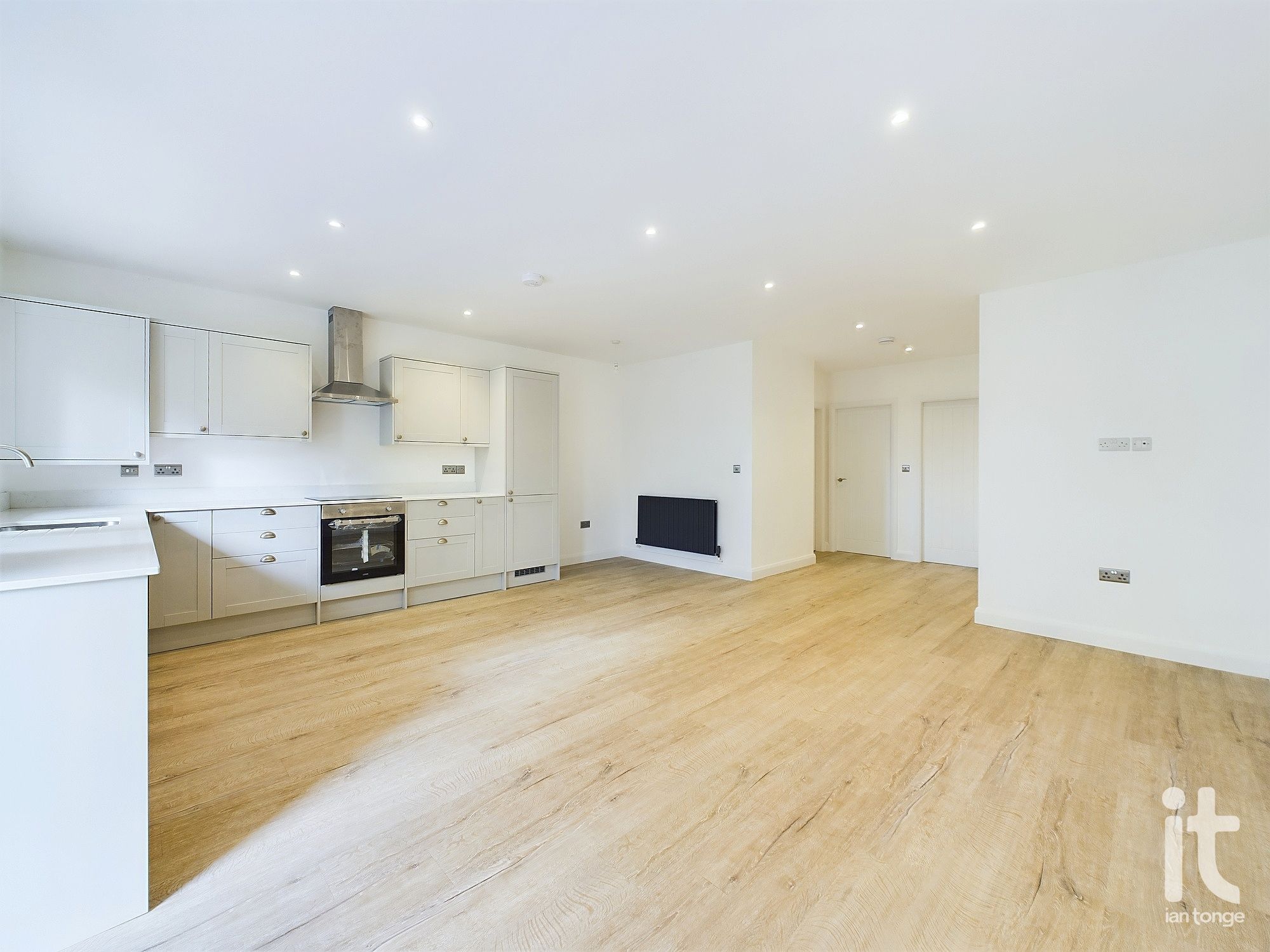 2 bedroom ground floor flat/apartment To Let in Stockport - Property photograph.