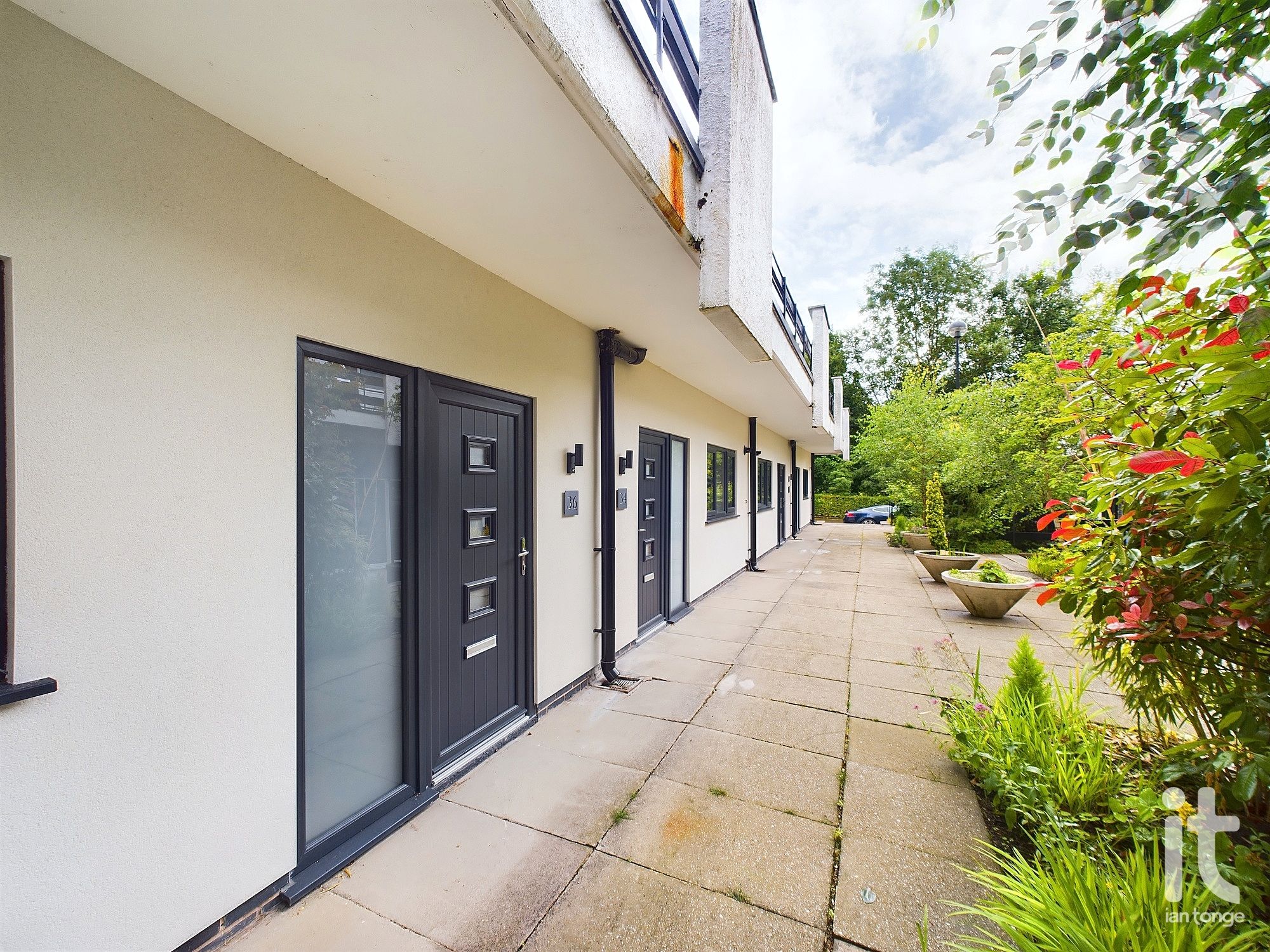 2 bedroom ground floor flat/apartment To Let in Stockport - Photograph 16.