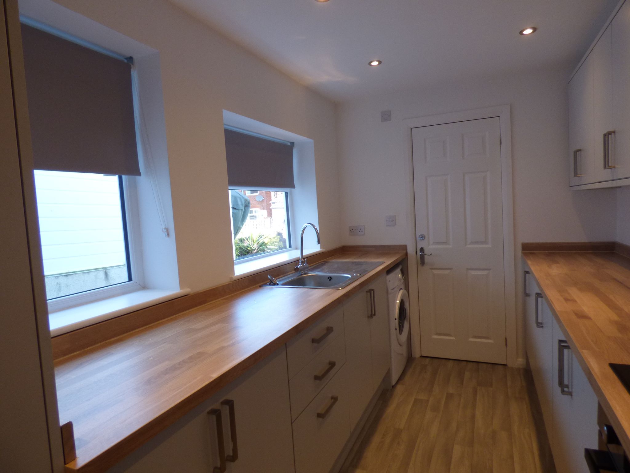 2 bedroom mid terraced house To Let in Stockport - Property photograph.