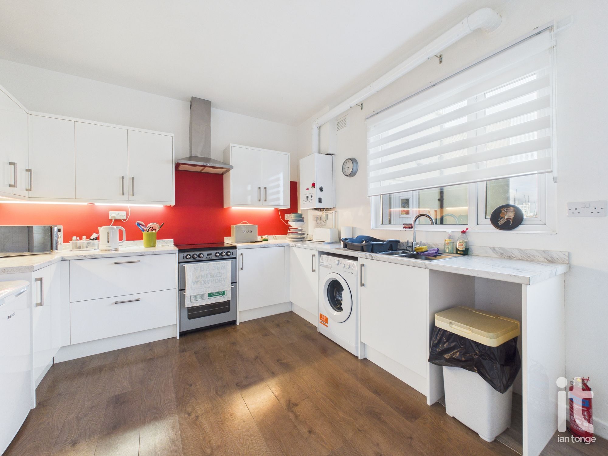 3 bedroom end terraced house For Sale in Stockport - Photograph 4.