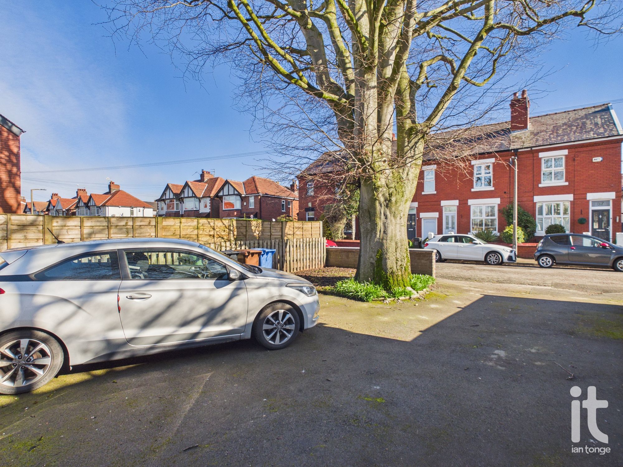 3 bedroom end terraced house For Sale in Stockport - Property photograph.