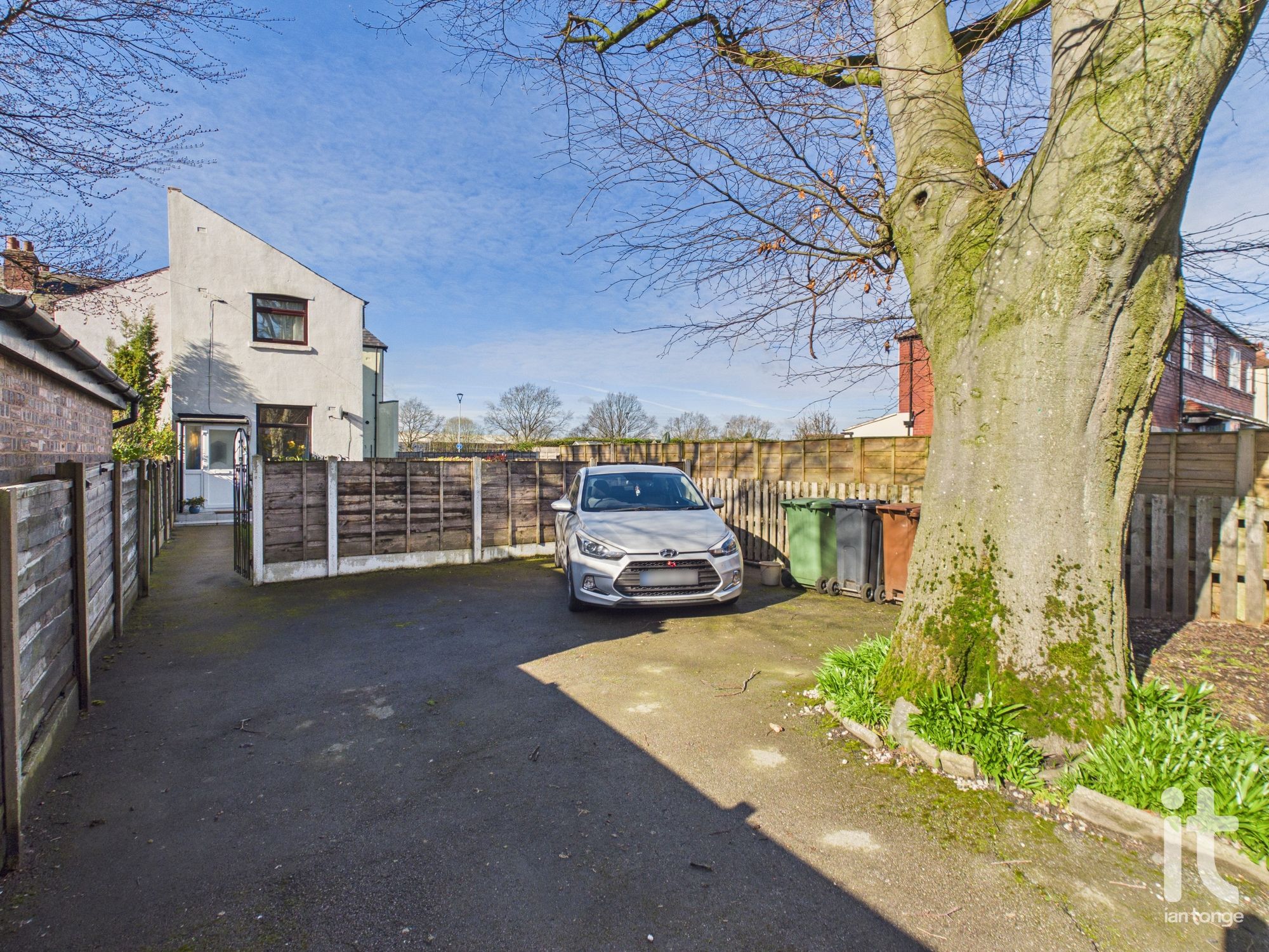3 bedroom end terraced house For Sale in Stockport - Photograph 5.