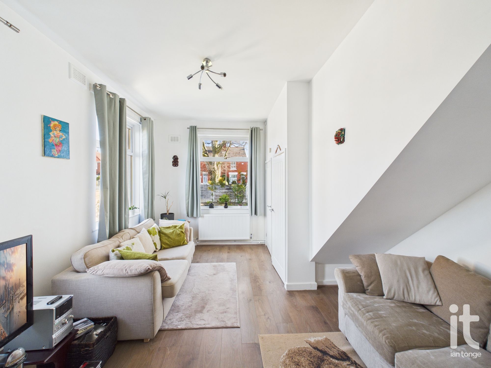 3 bedroom end terraced house For Sale in Stockport - Property photograph.