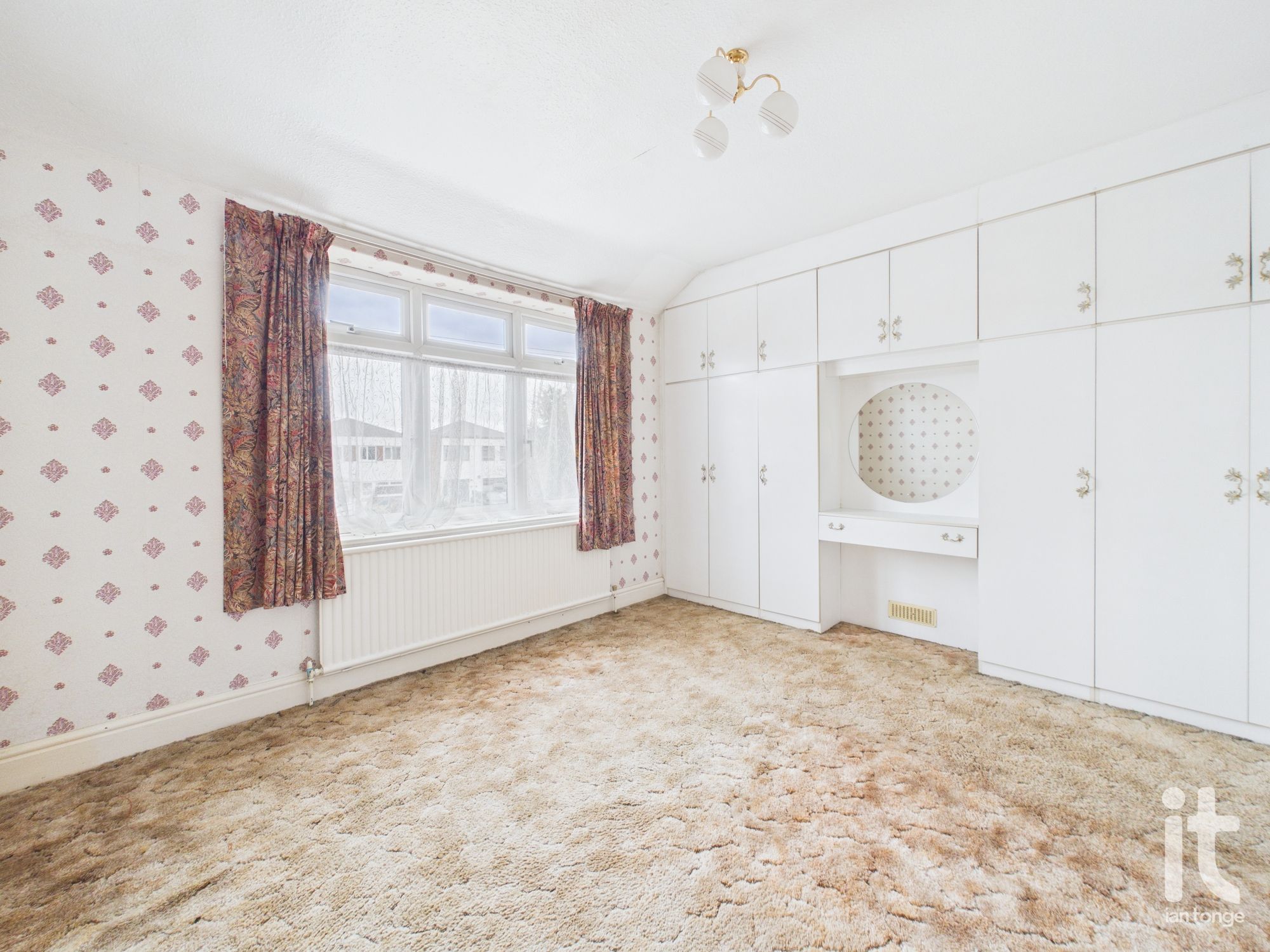 4 bedroom detached house For Sale in Stockport - Photograph 14.