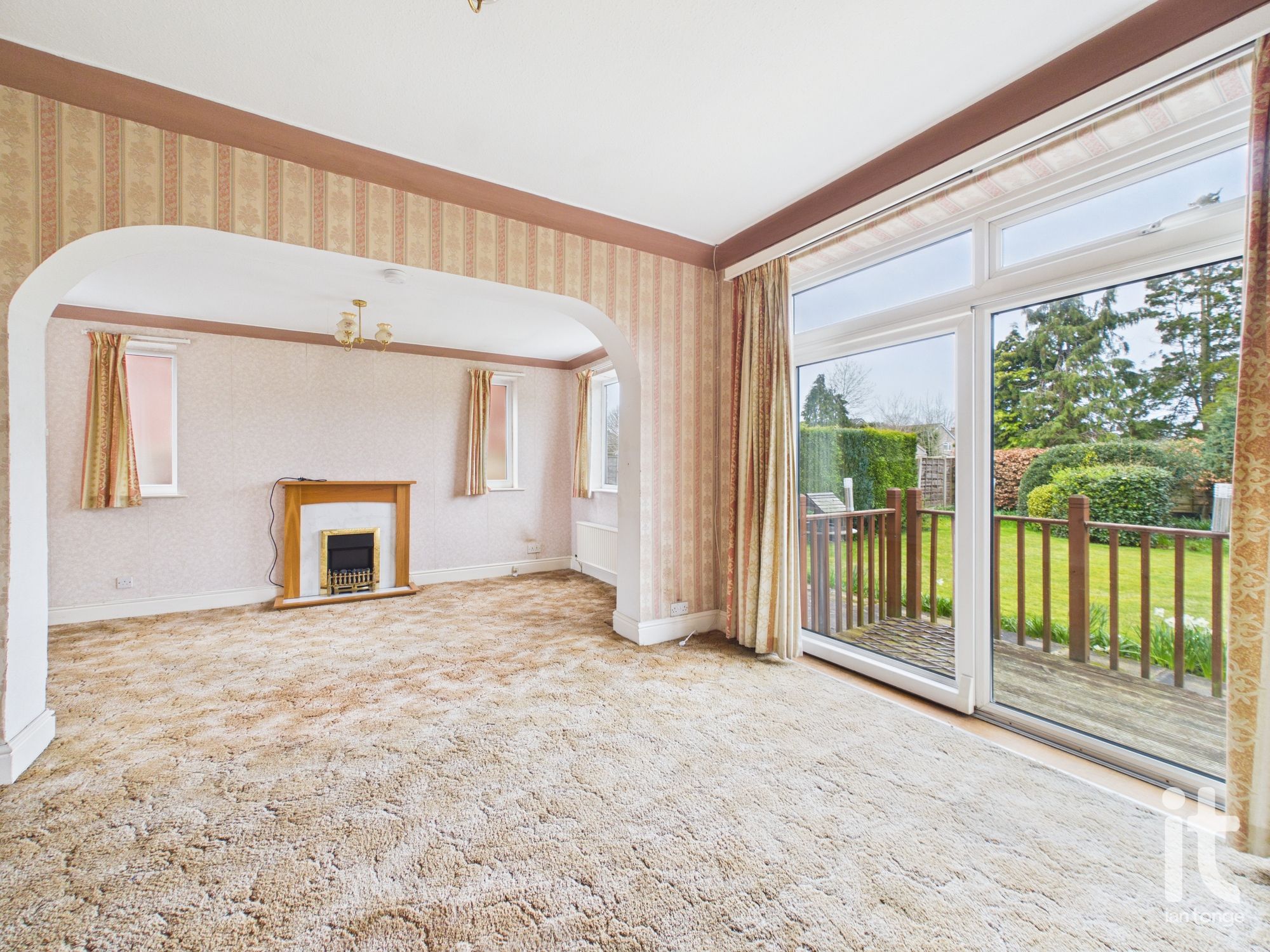 4 bedroom detached house For Sale in Stockport - Photograph 6.