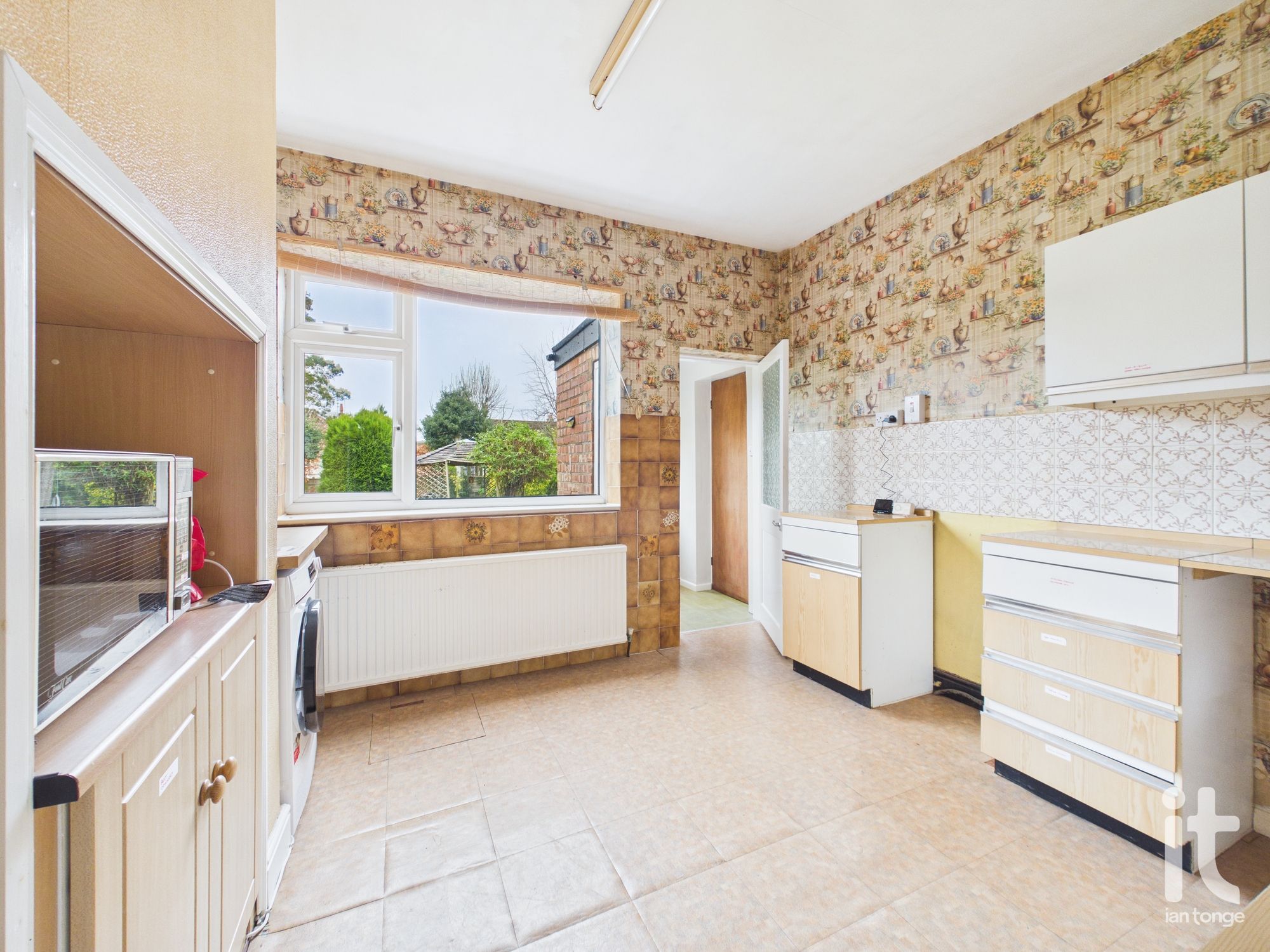 4 bedroom detached house For Sale in Stockport - Photograph 8.