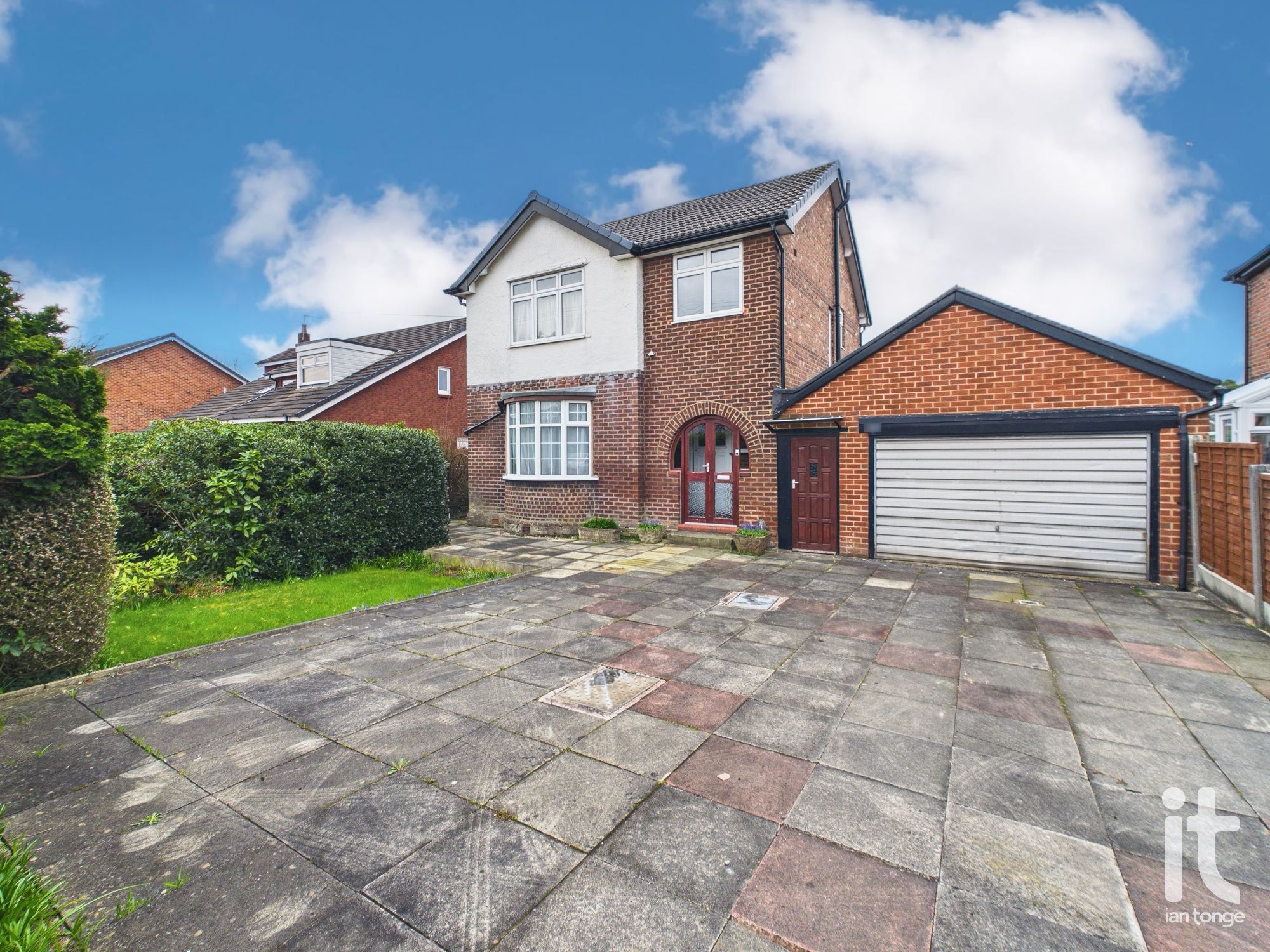 4 bedroom detached house For Sale in Stockport - Property photograph.