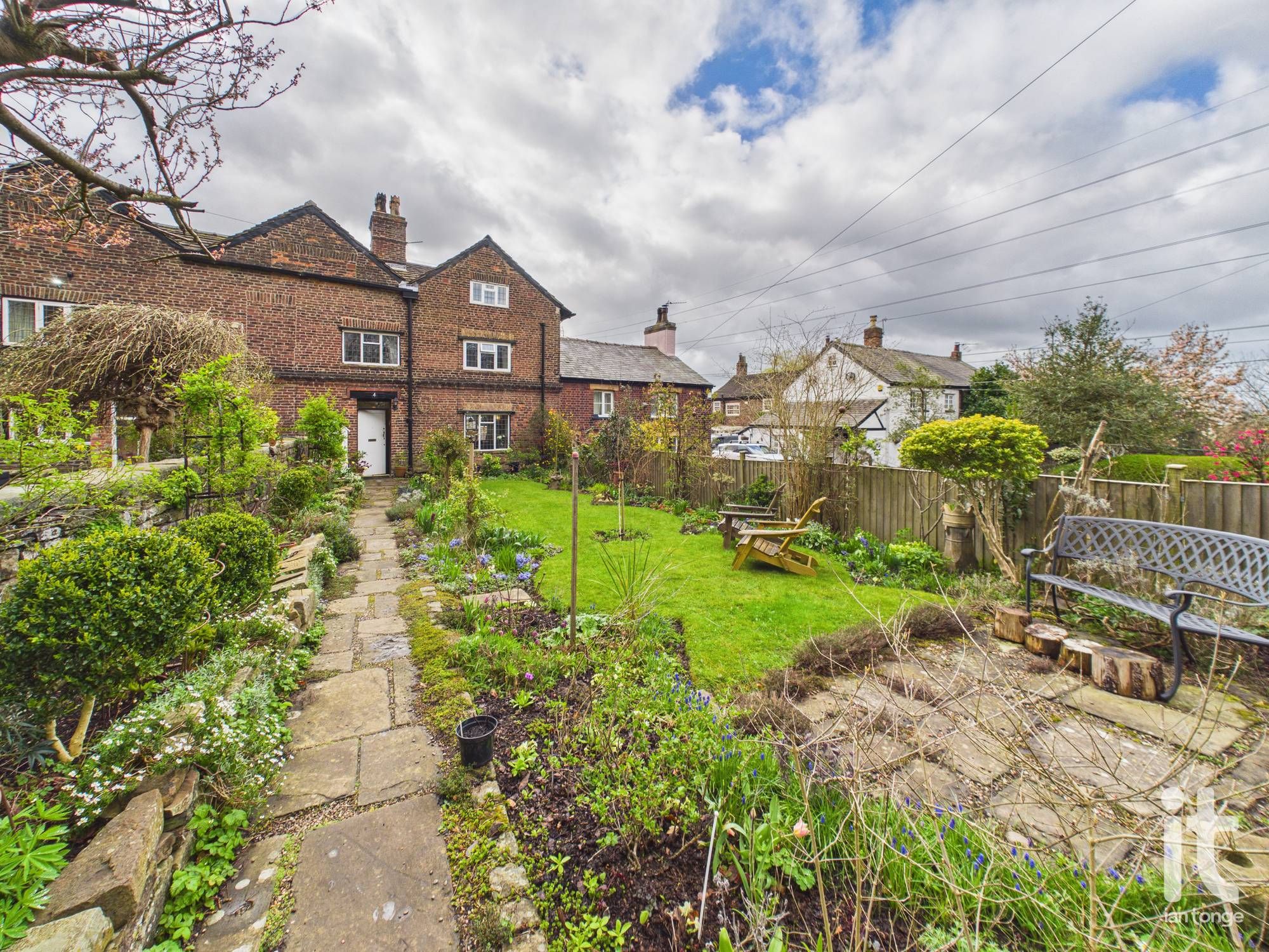 3 bedroom mid terraced house For Sale in Stockport - Property photograph.