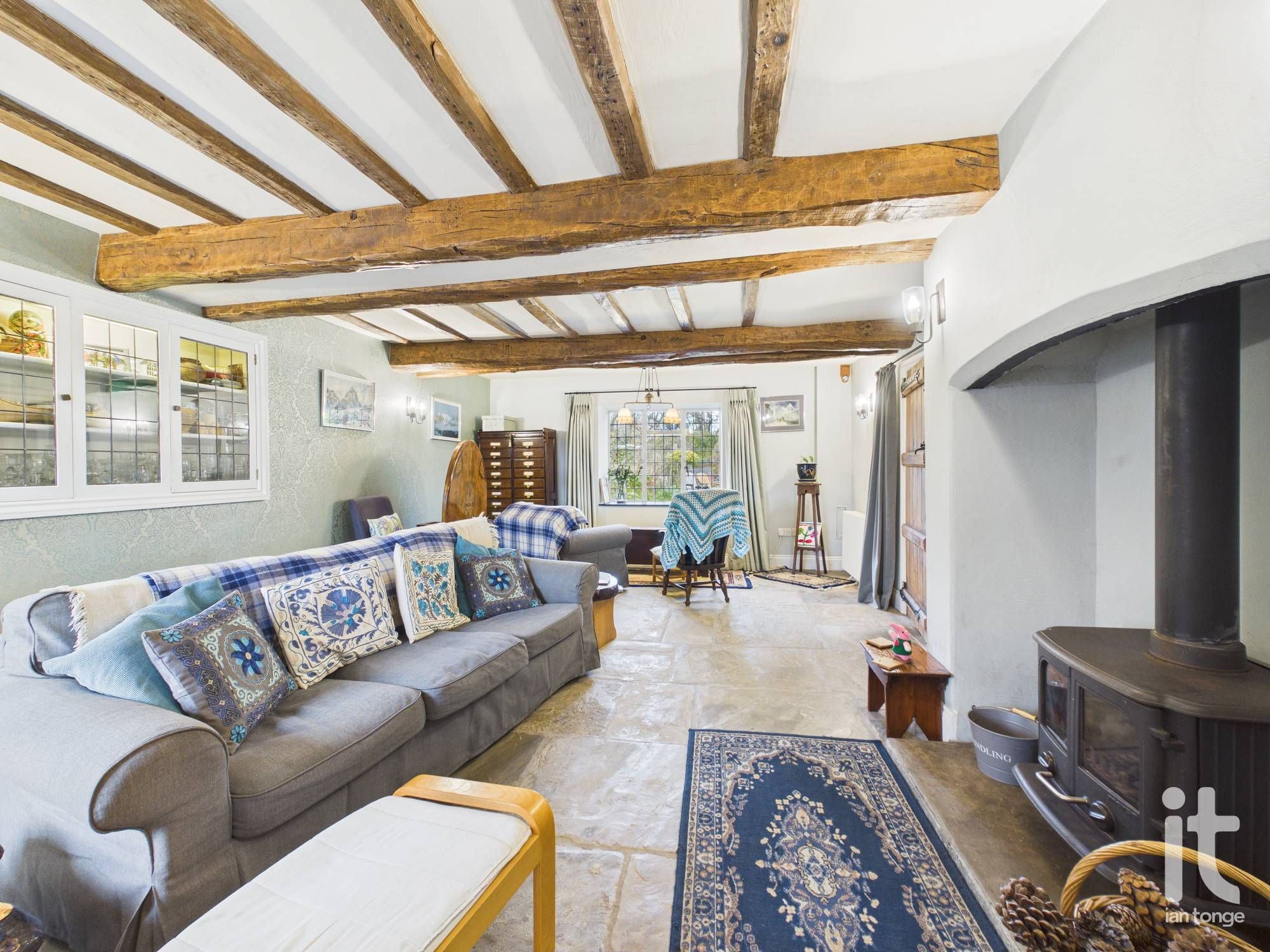 3 bedroom mid terraced house For Sale in Stockport - Property photograph.