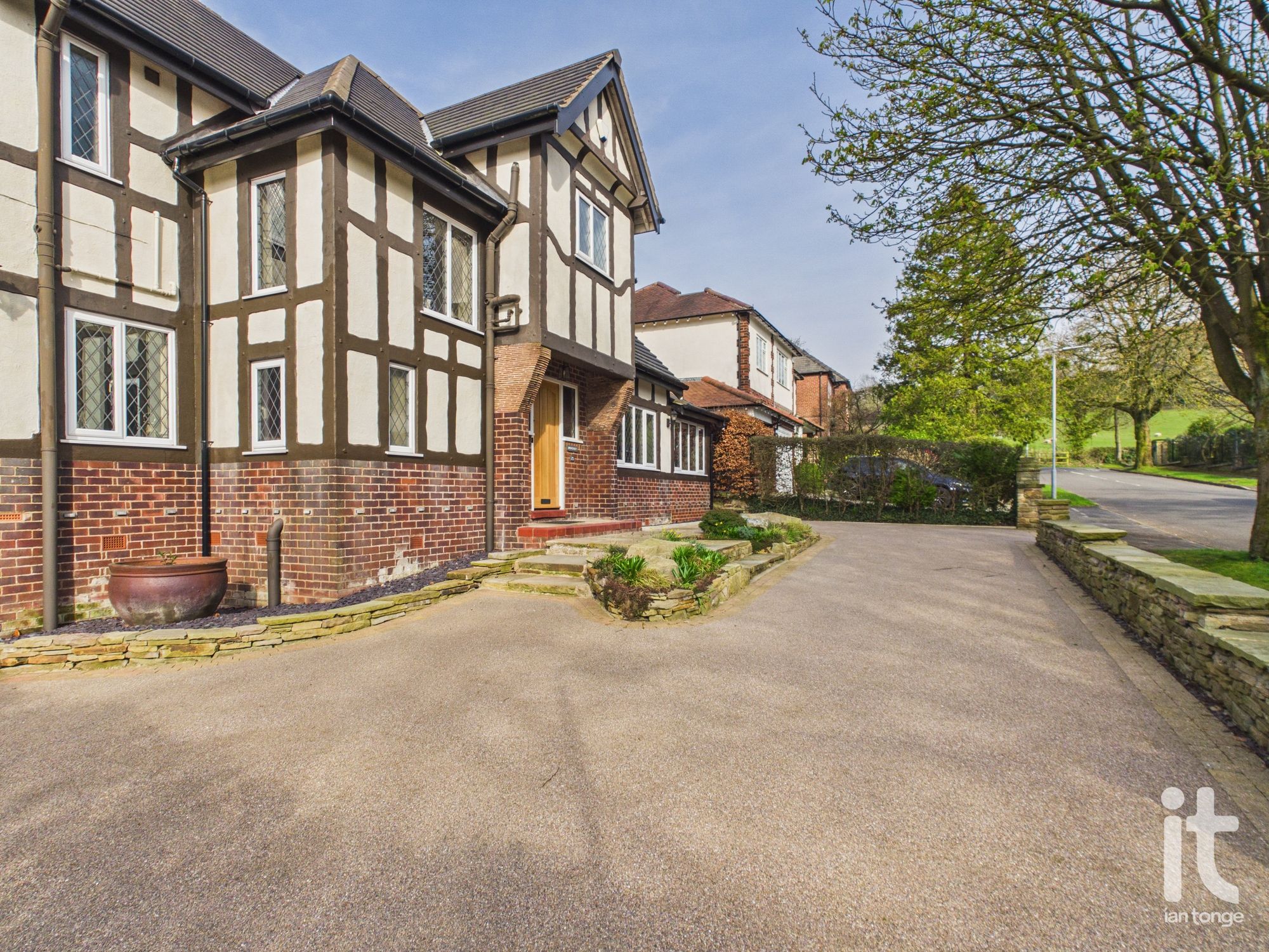 4 bedroom detached house For Sale in Stockport - Photograph 31.