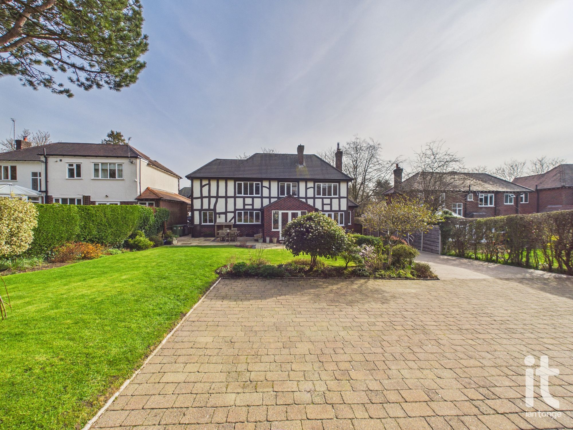 4 bedroom detached house For Sale in Stockport - Photograph 3.