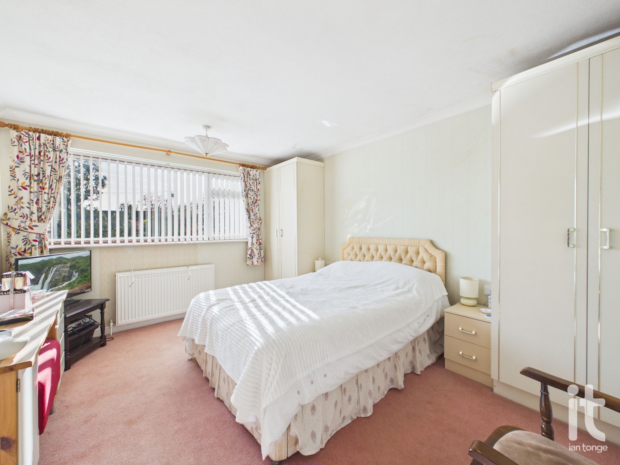 3 bedroom link detached house For Sale in Stockport - Photograph 13.