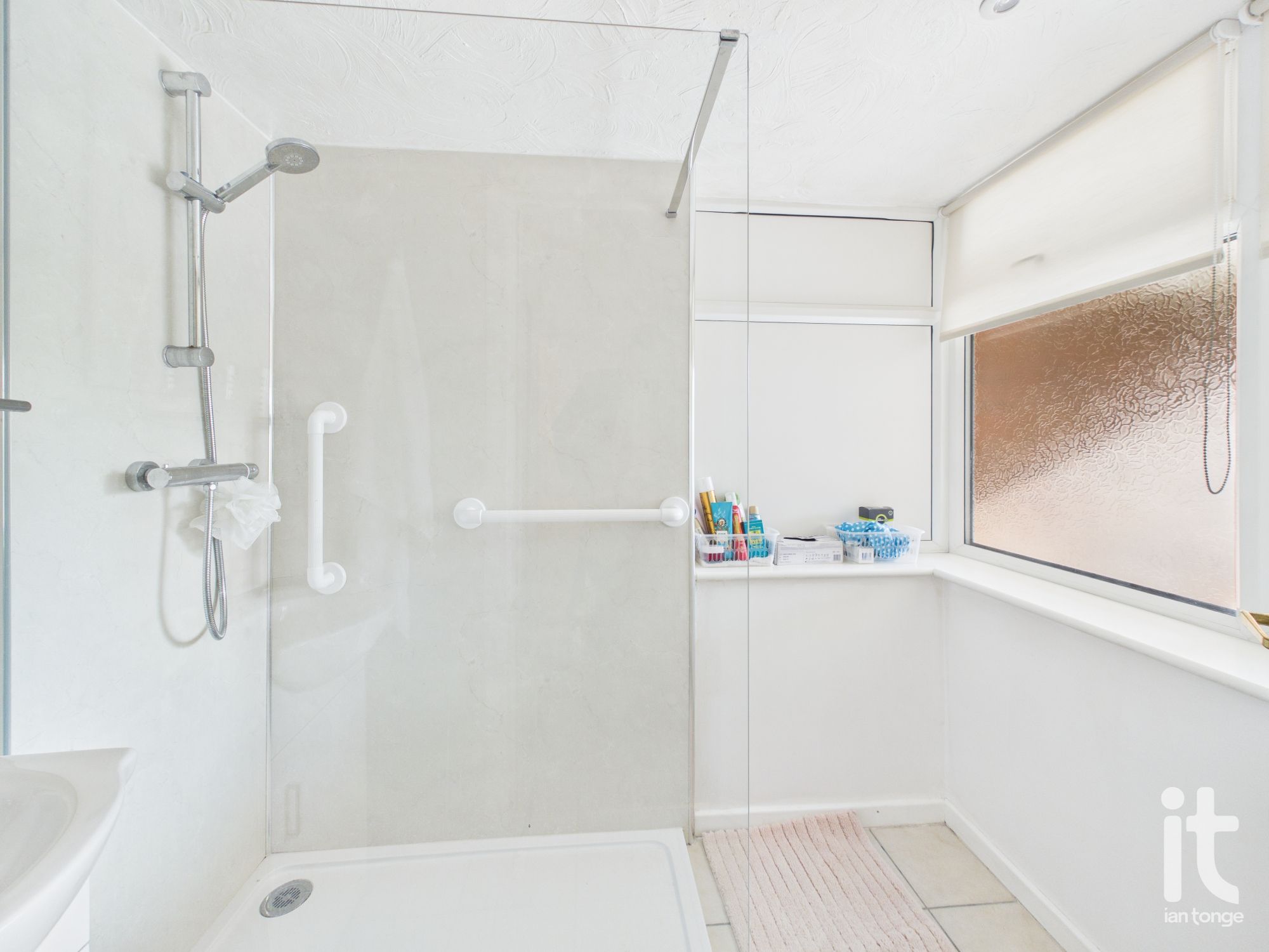 3 bedroom link detached house For Sale in Stockport - Photograph 6.